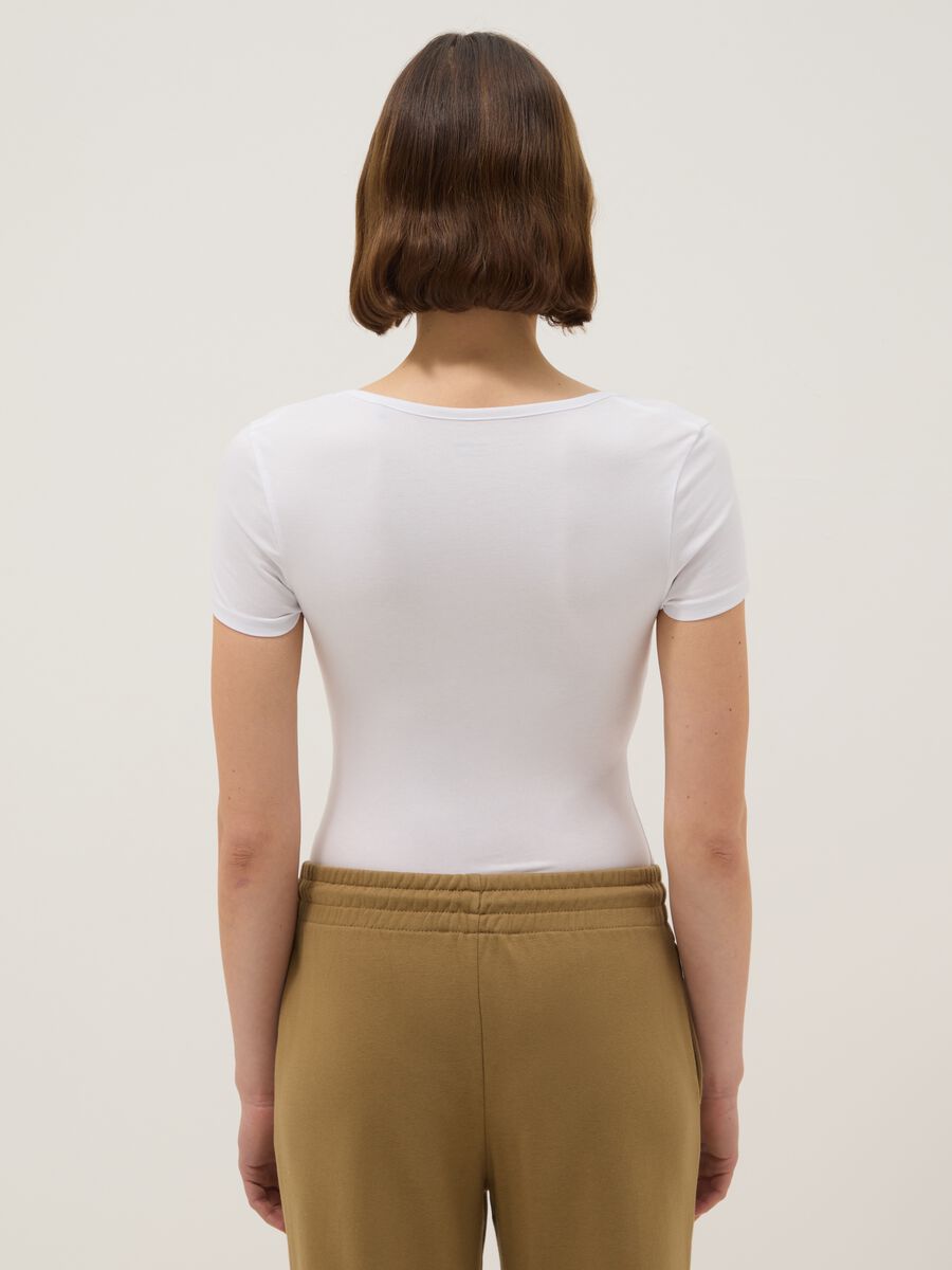 &Lambda;&epsilon;&upsilon;&kappa;ό &kappa;&omicron;&rho;&mu;ά&kappa;&iota; &alpha;&pi;ό &epsilon;&lambda;&alpha;&sigma;&tau;&iota;&kappa;ό &beta;&alpha;&mu;&beta;ά&kappa;&iota;_2