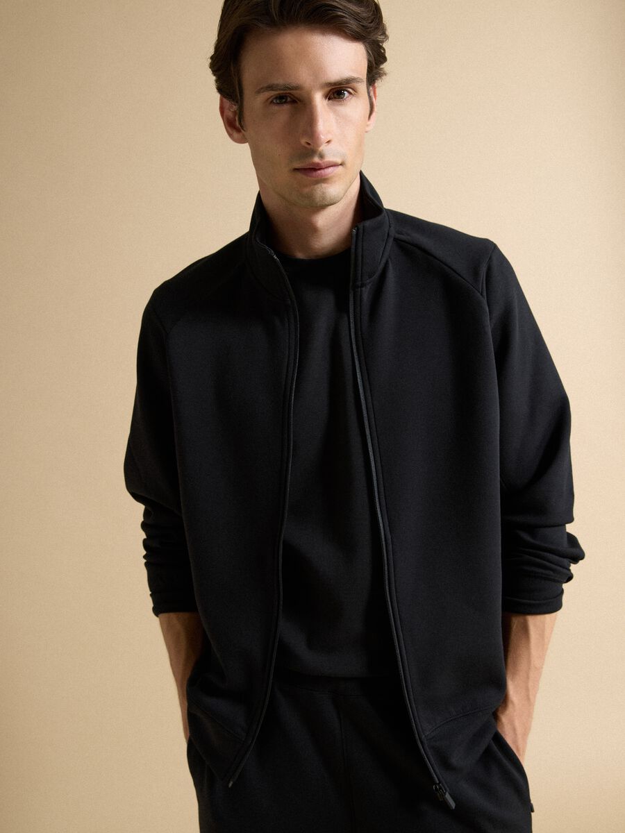 Full-zip nera con colletto in tessuto elasticizzato Easy Dry regular fit_0