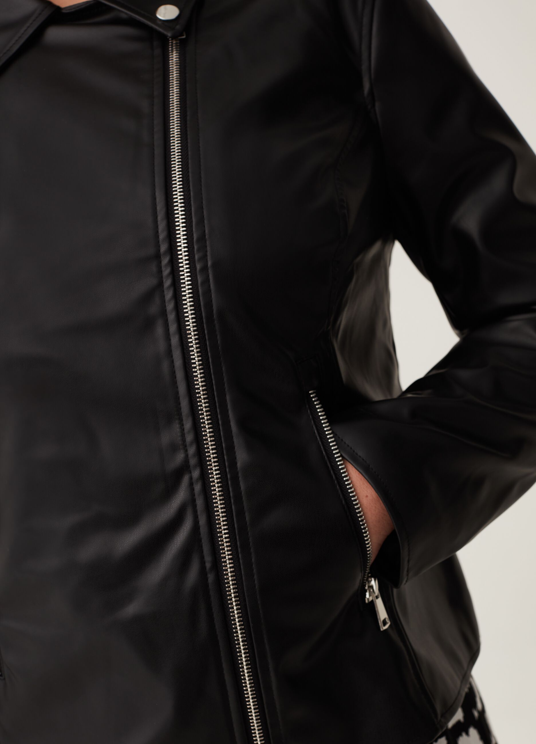 Curvy biker jacket with zip_3
