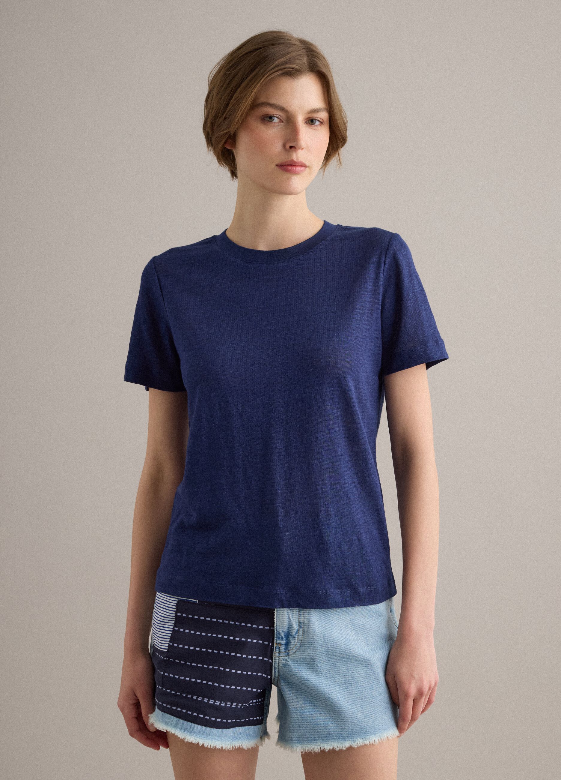 Blaues T-Shirt aus reinem Leinen mit kurzen &Auml;rmeln, Regular Fit