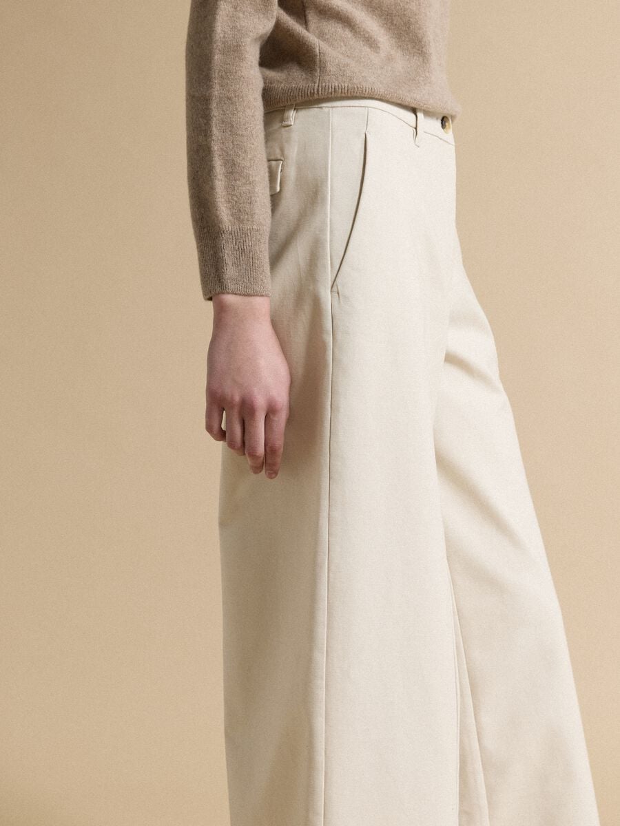 Beige flared stretch cotton trousers_3