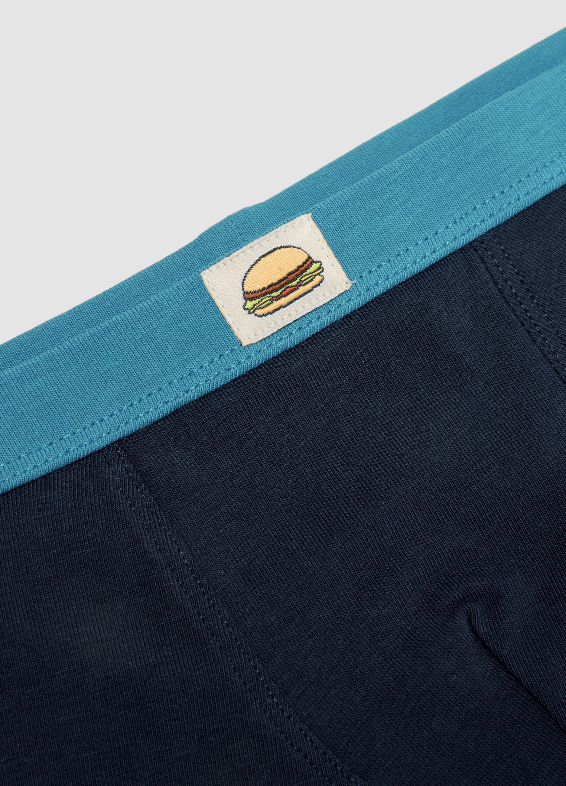 Boxer midi blu in cotone organico elasticizzato con stampa hamburger