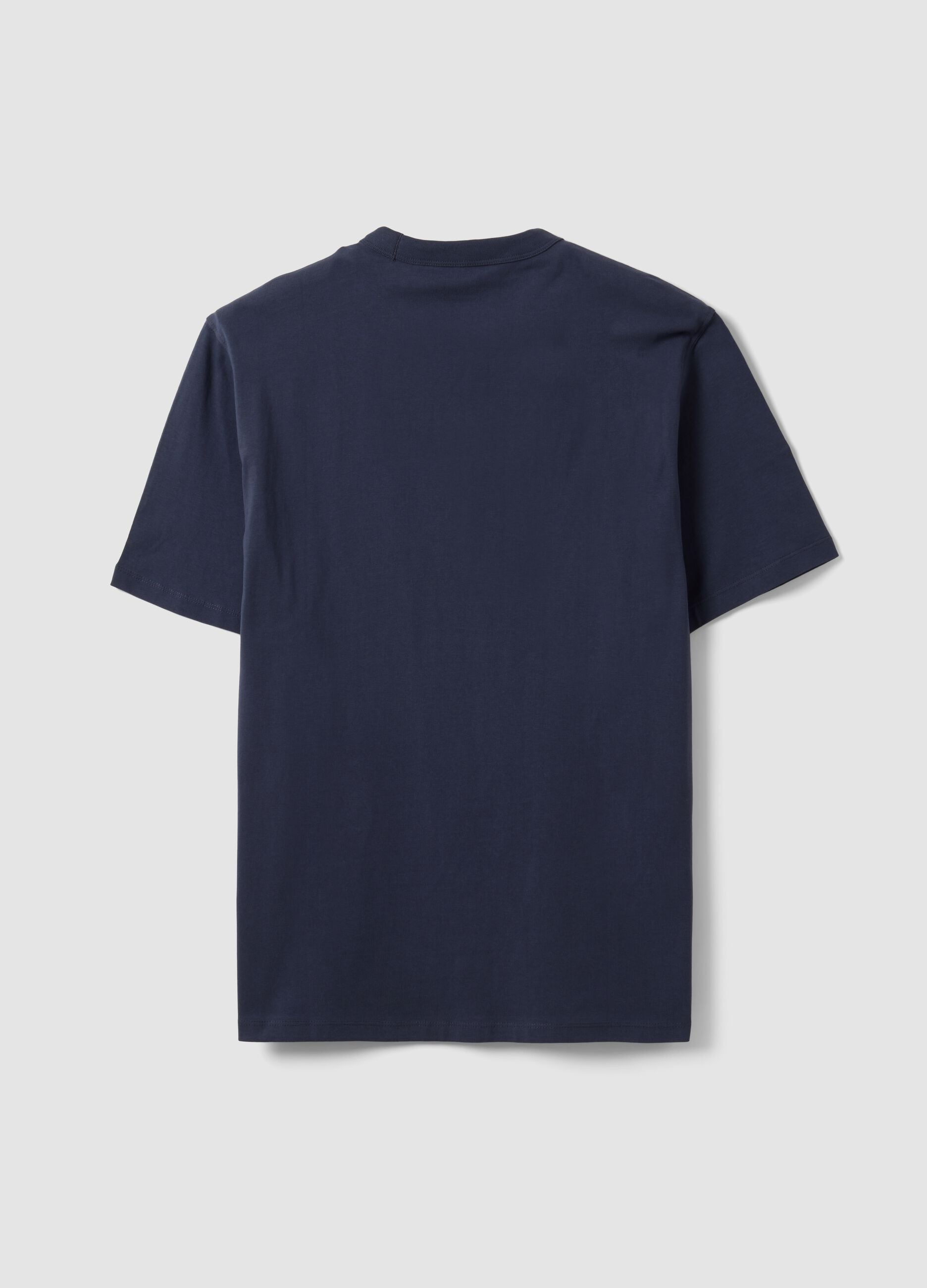 &Mu;&pi;&lambda;&epsilon; T-shirt &alpha;&pi;ό 100% &beta;&alpha;&mu;&beta;ά&kappa;&iota; &mu;&epsilon; &sigma;&tau;&rho;&omicron;&gamma;&gamma;&upsilon;&lambda;ή &lambda;&alpha;&iota;&mu;ό&kappa;&omicron;&psi;&eta;, relaxed fit