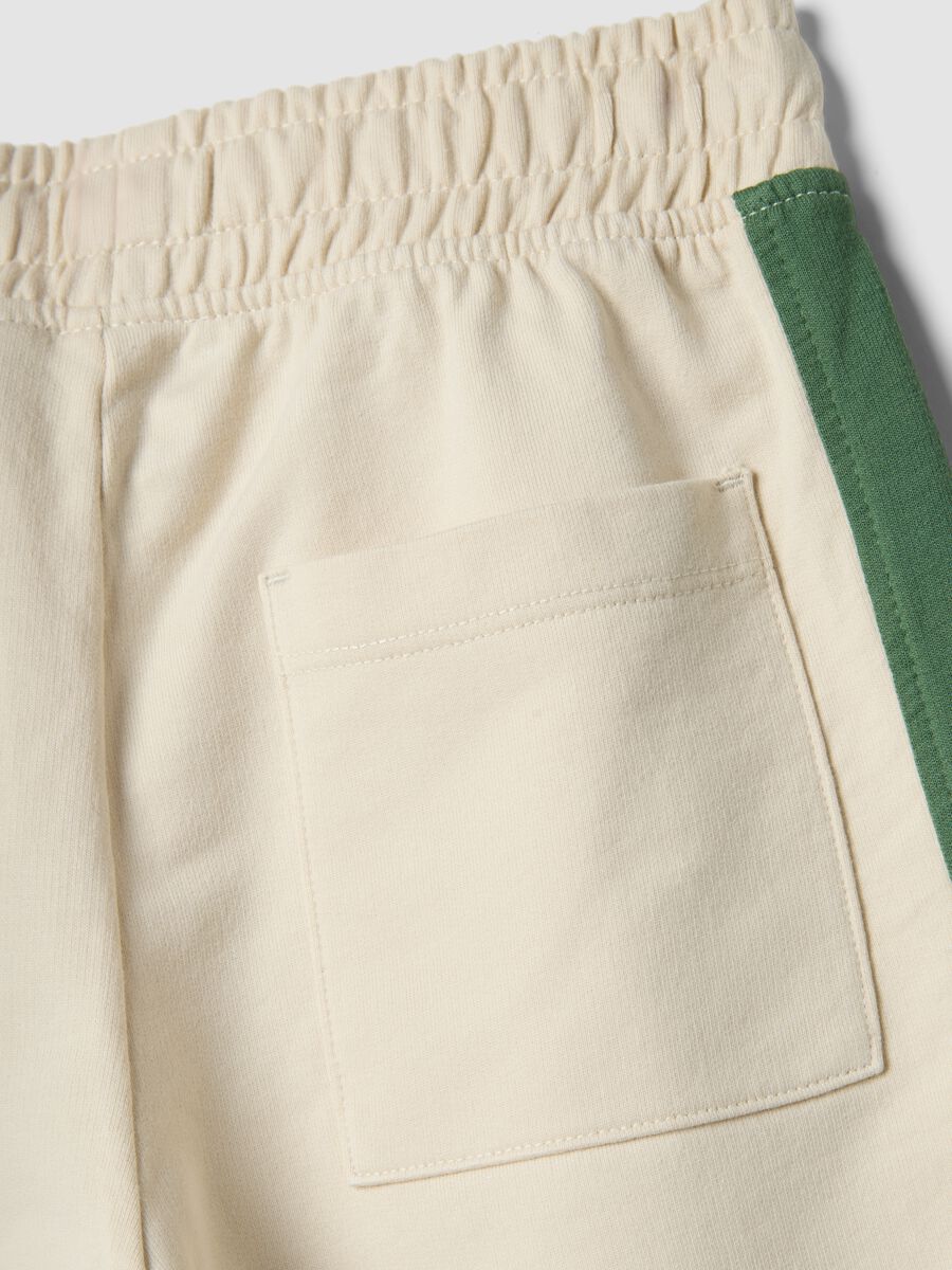 Mehrfarbige Shorts aus reiner Baumwolle im Regular Fit f&uuml;r Jungen_3