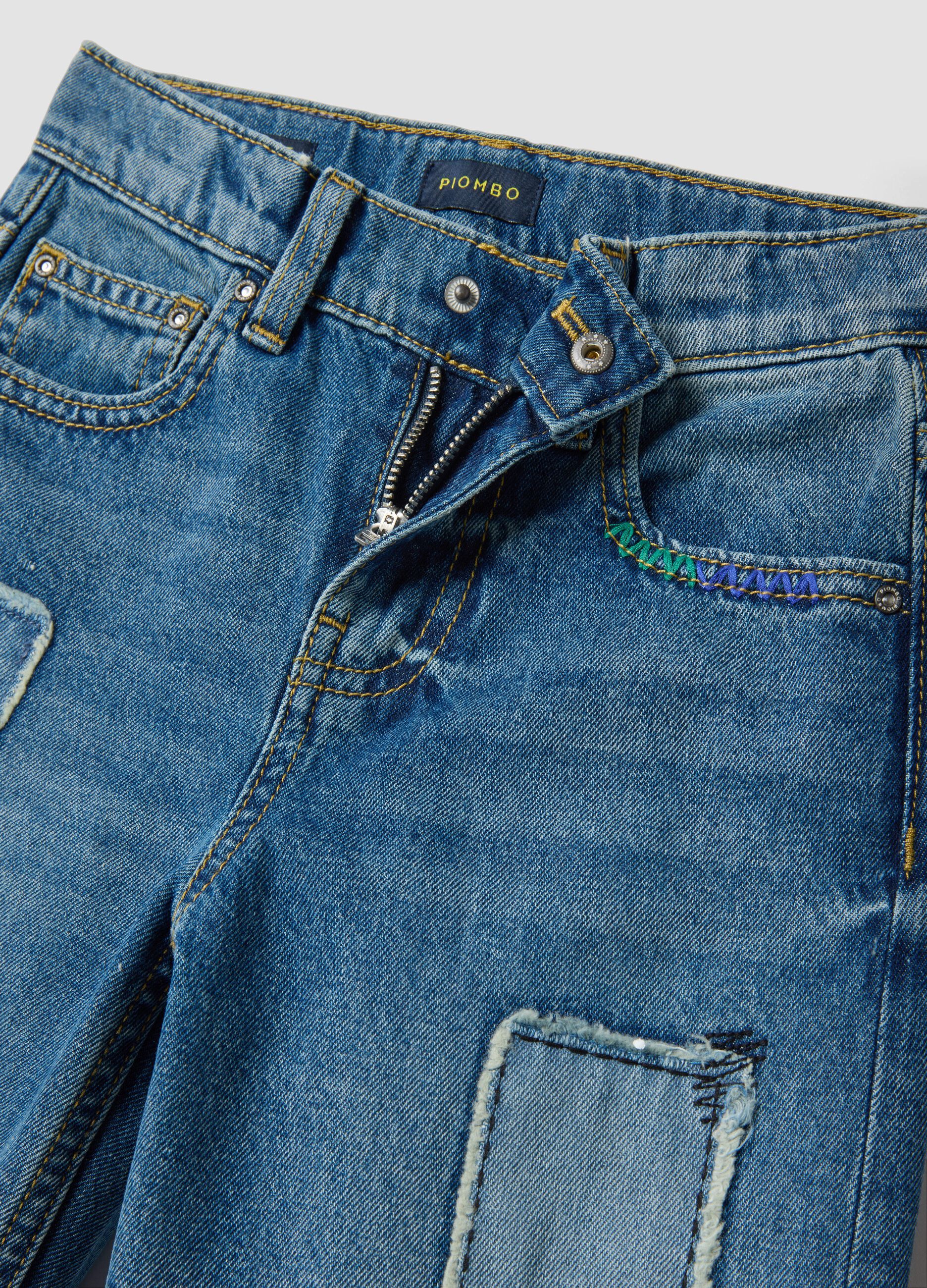 Jeans denim blu in puro cotone straight fit con toppe per bambino