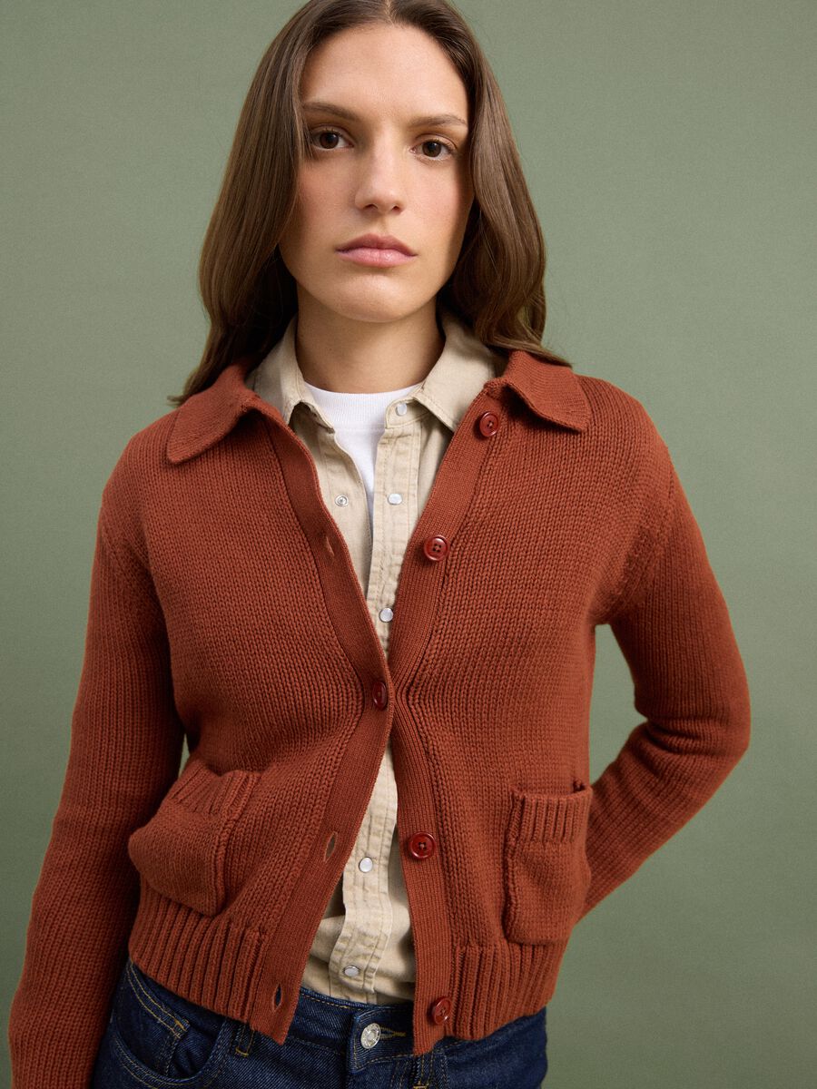 Cardigan rosso in puro cotone con bottoni regular fit_2