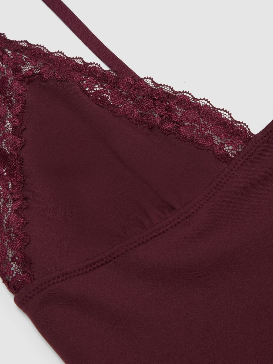 Red regular fit camisole with lace details and thin straps_5
