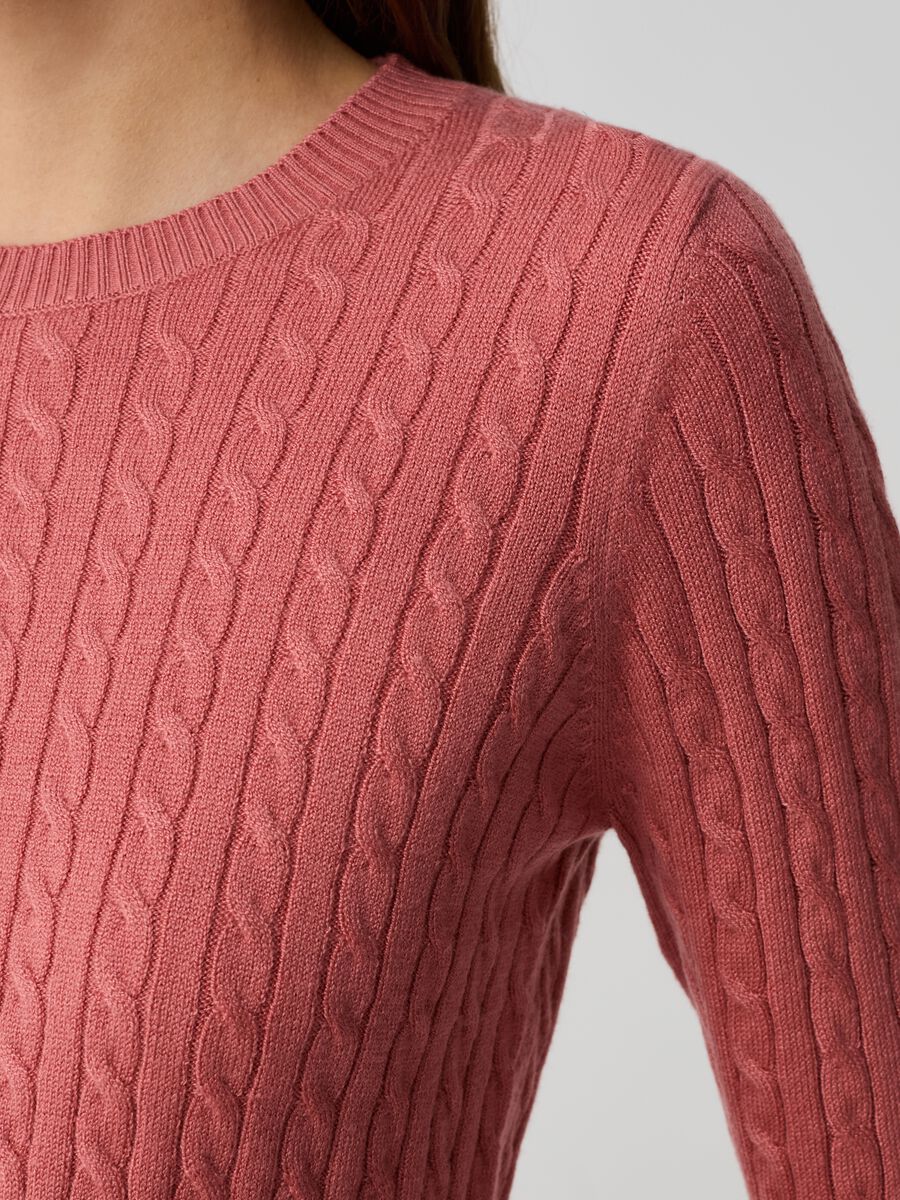 Cable-knit pullover with round neck_2