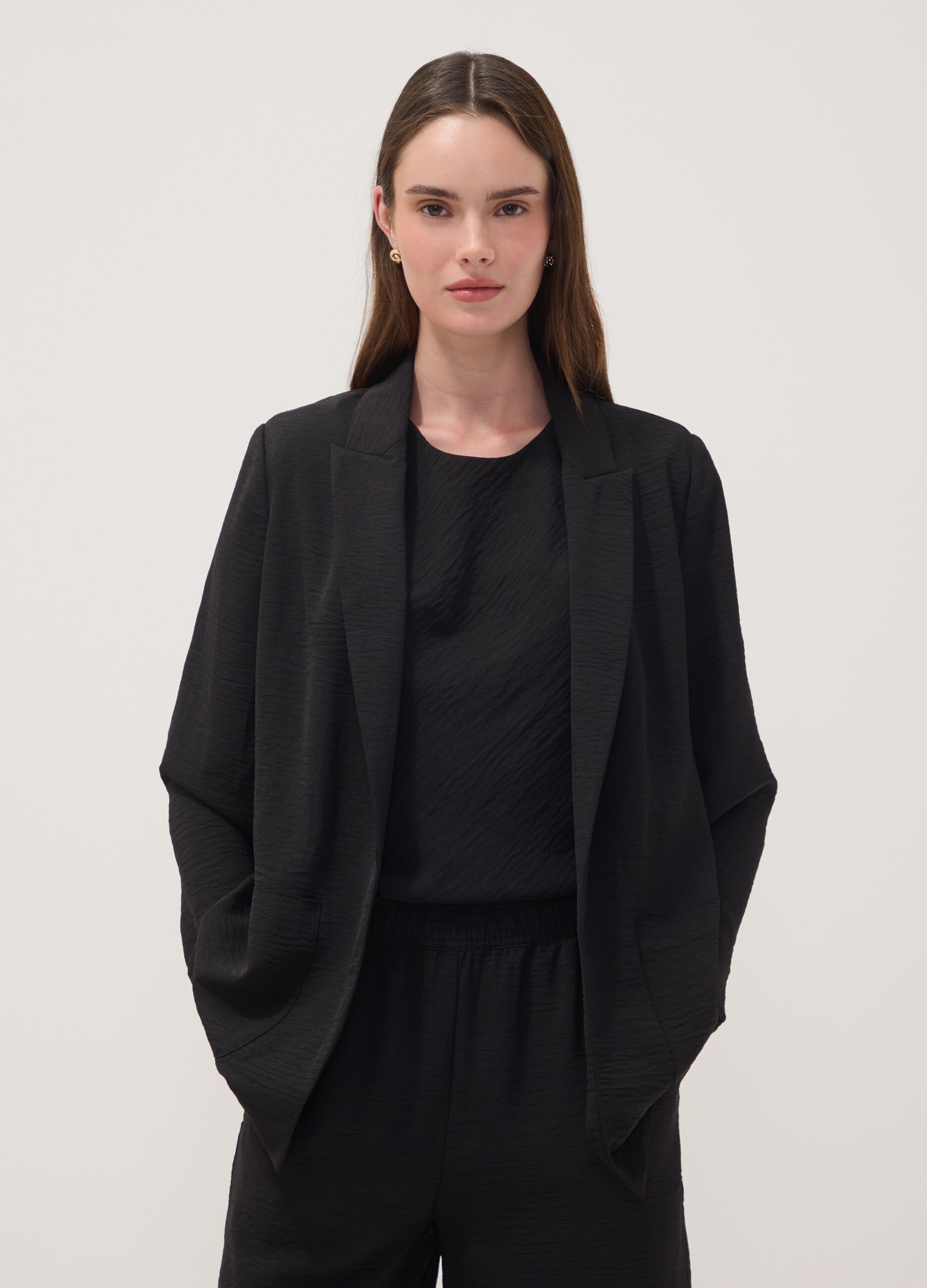 Black regular-fit blazer with classic lapels