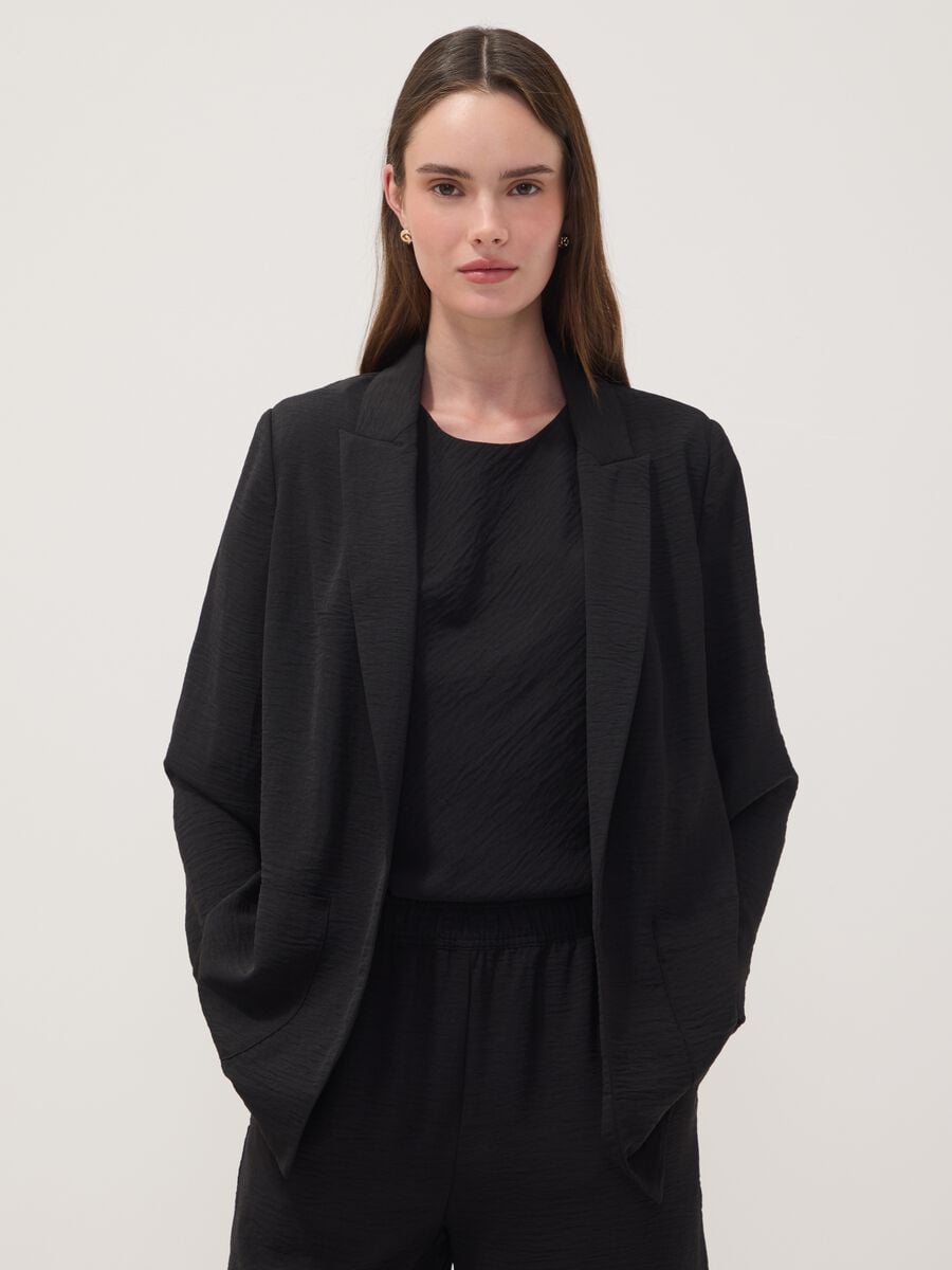 Black regular-fit blazer with classic lapels_1