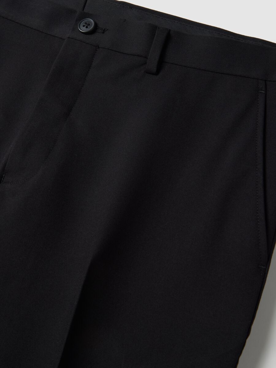 Schwarze elegante Slim-Fit-Hose_1