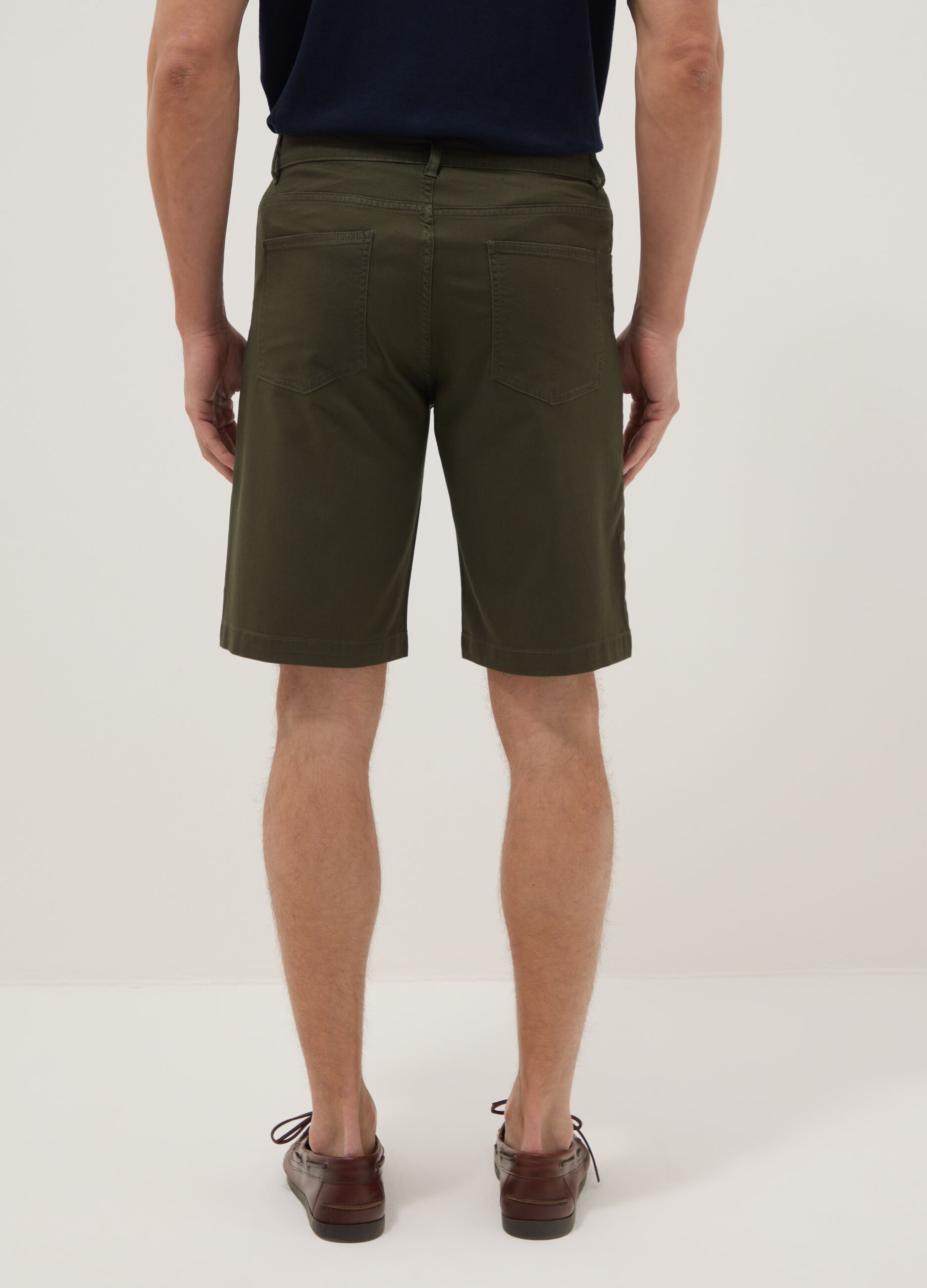 Gr&uuml;ne Bermuda-Shorts f&uuml;r Herren im Regular Fit