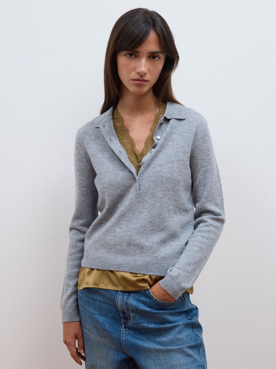 Maglia grigia in pura lana con girocollo_1