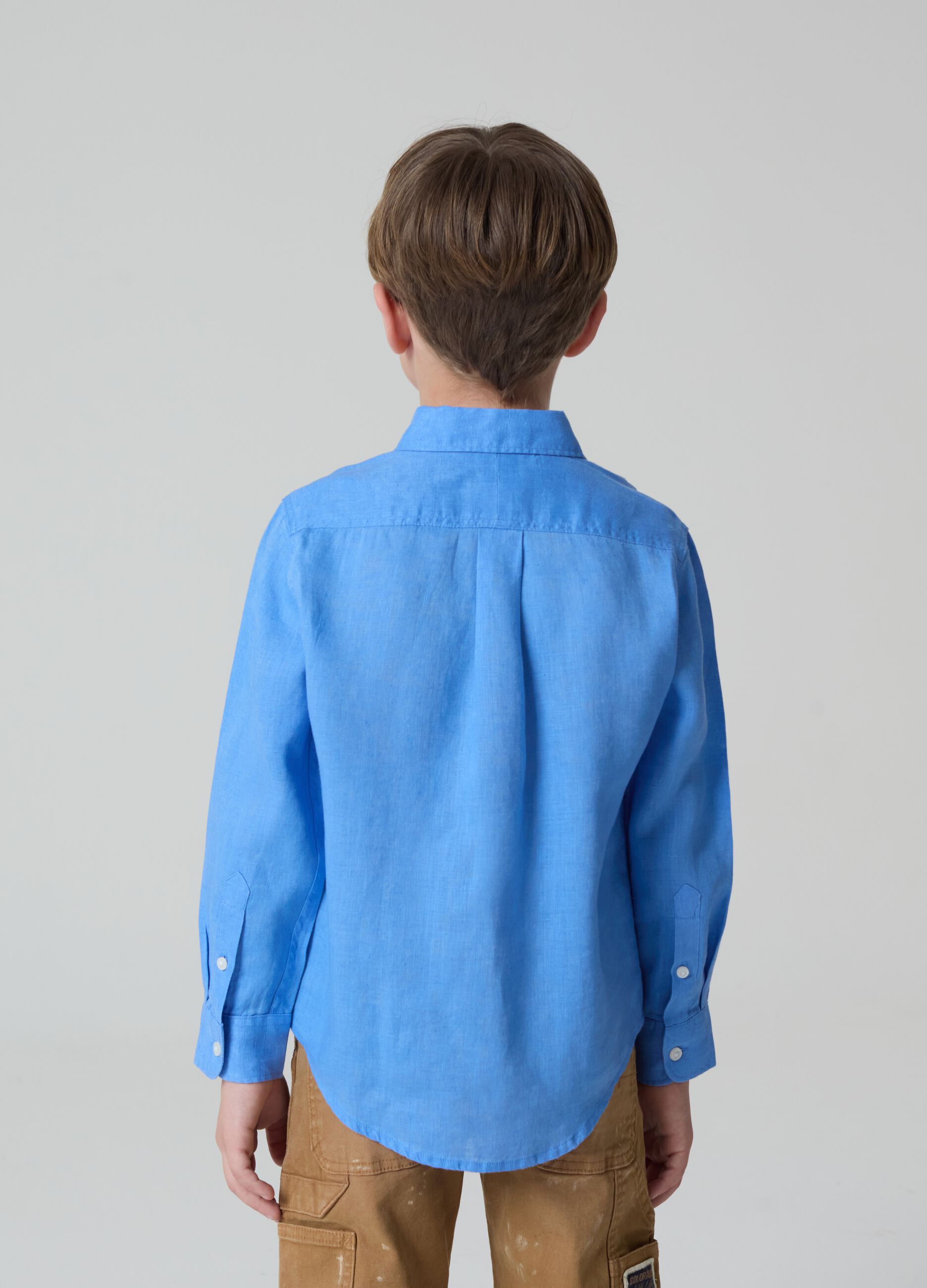 Camisa de lino con logo bordado