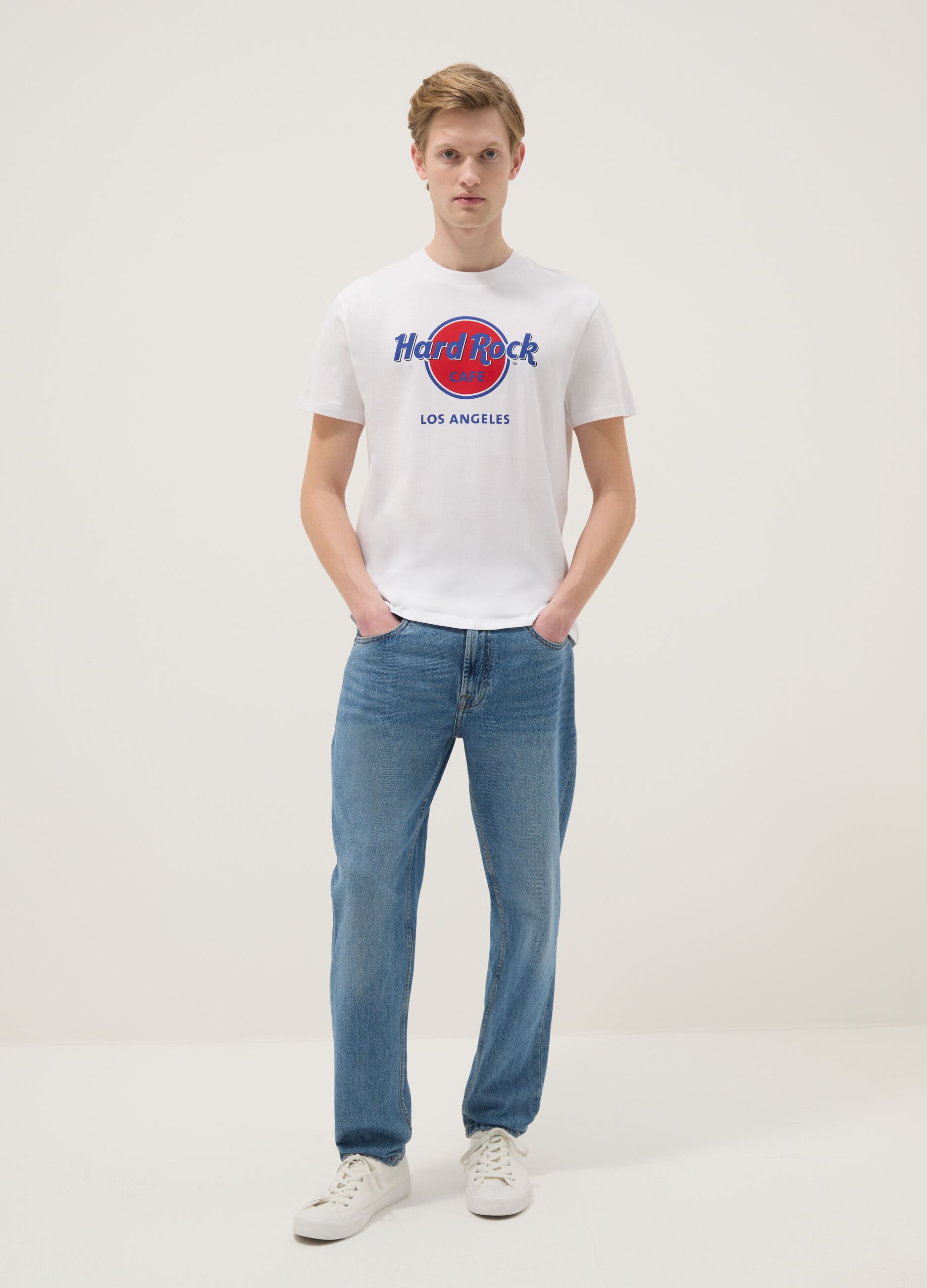 White pure cotton regular fit T-shirt with Hard Rock Cafe logo