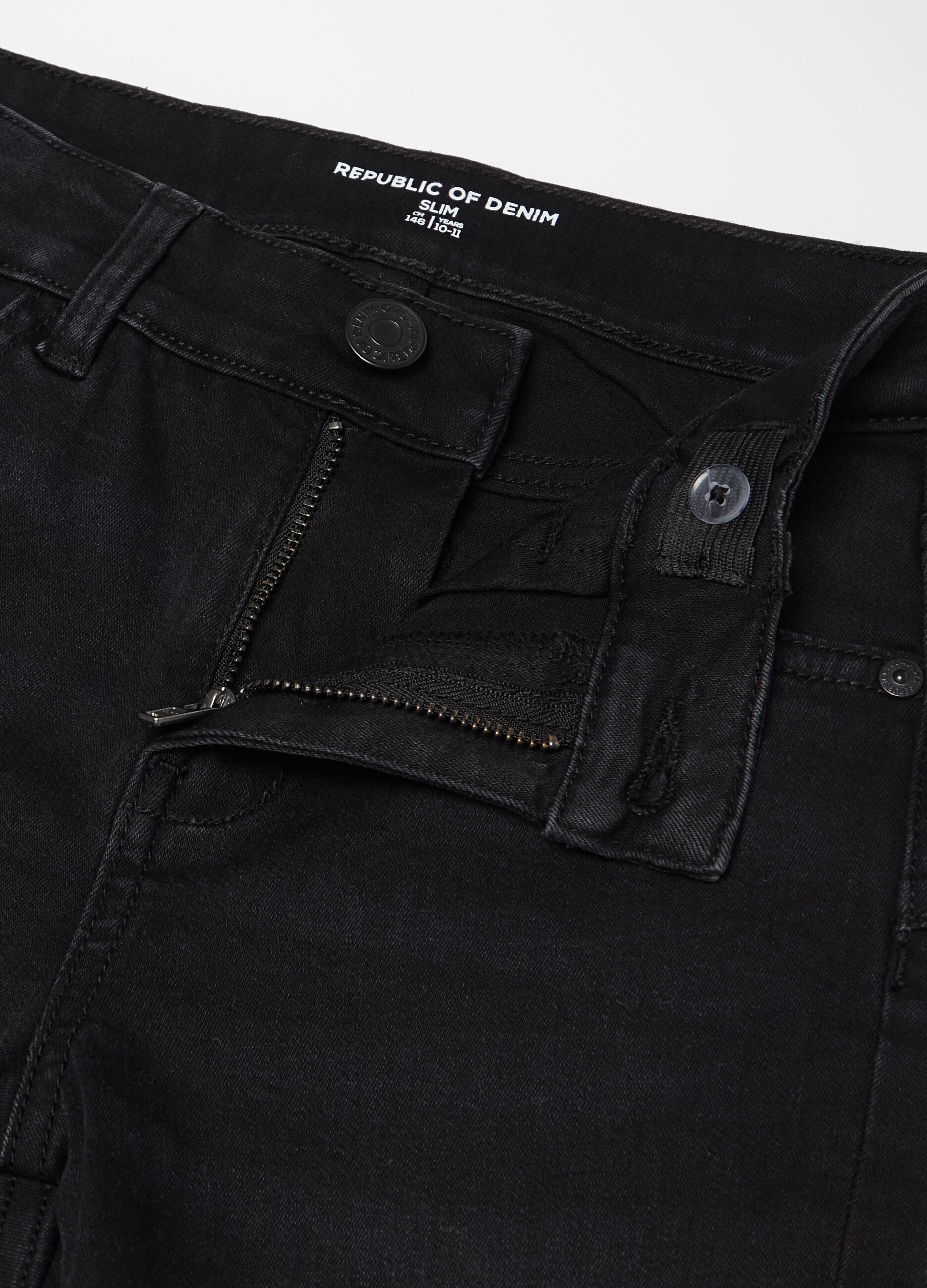 Slim-fit jeans with five pockets