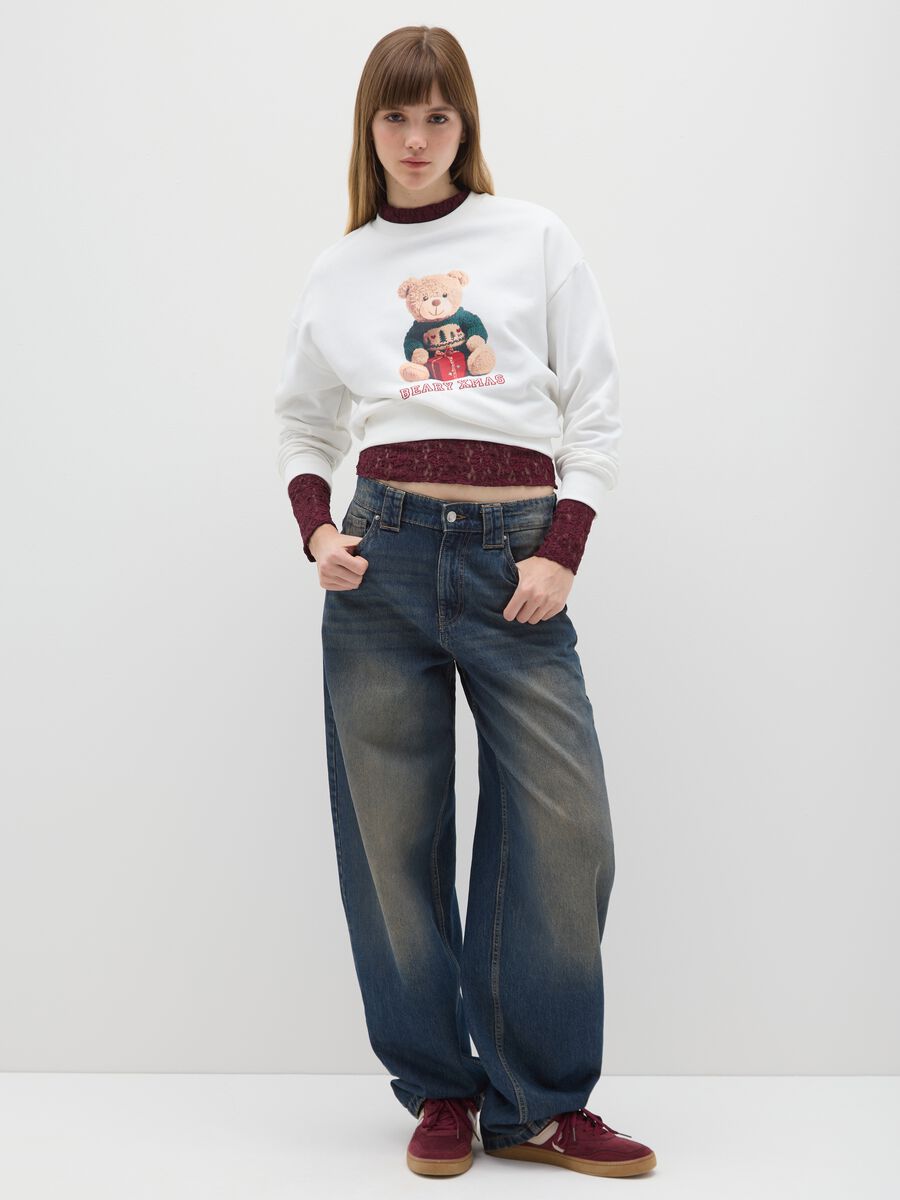 White cotton blend regular fit sweatshirt with Christmas print_1
