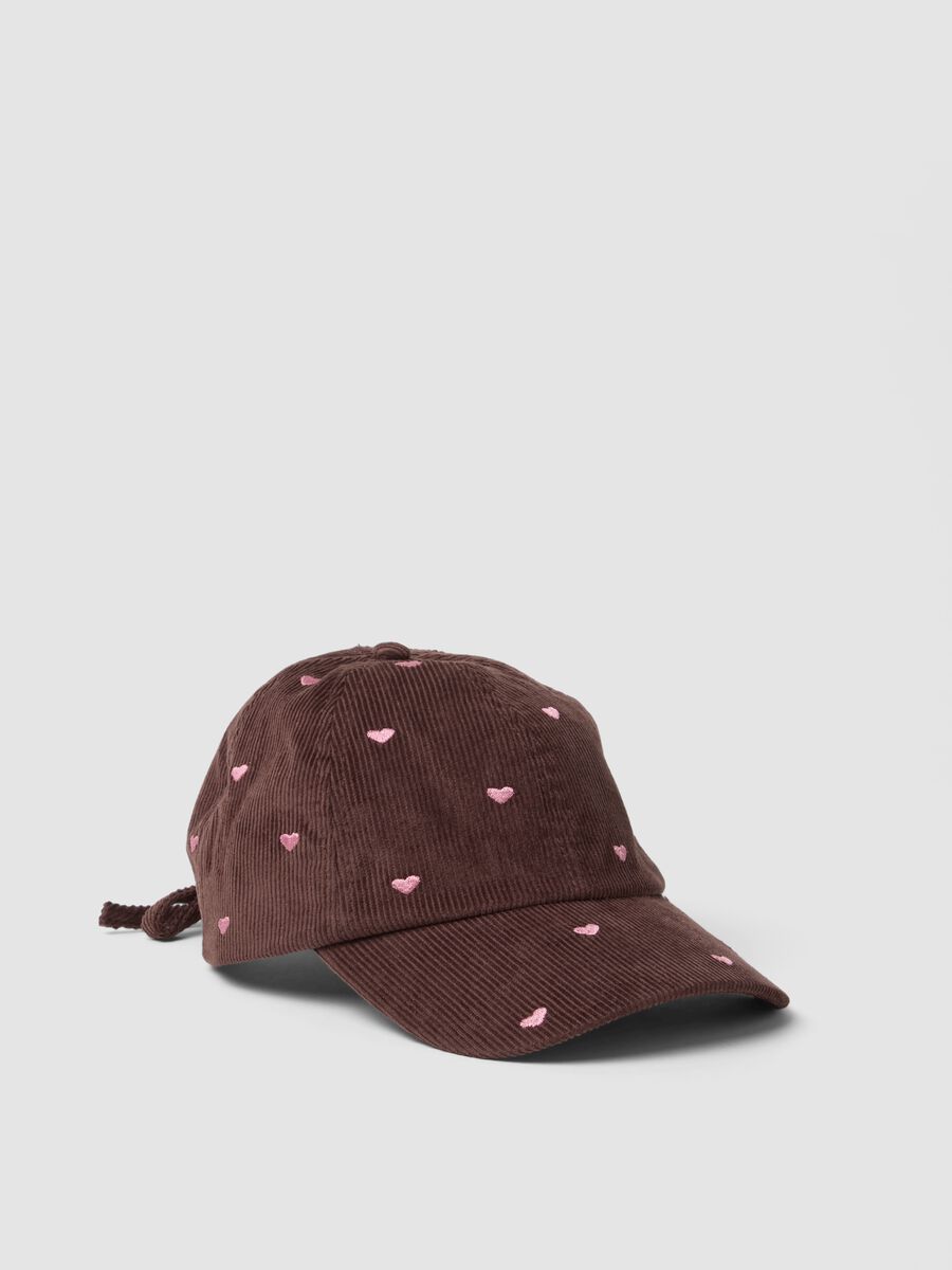Cappello marrone in puro cotone a coste con cuori_0