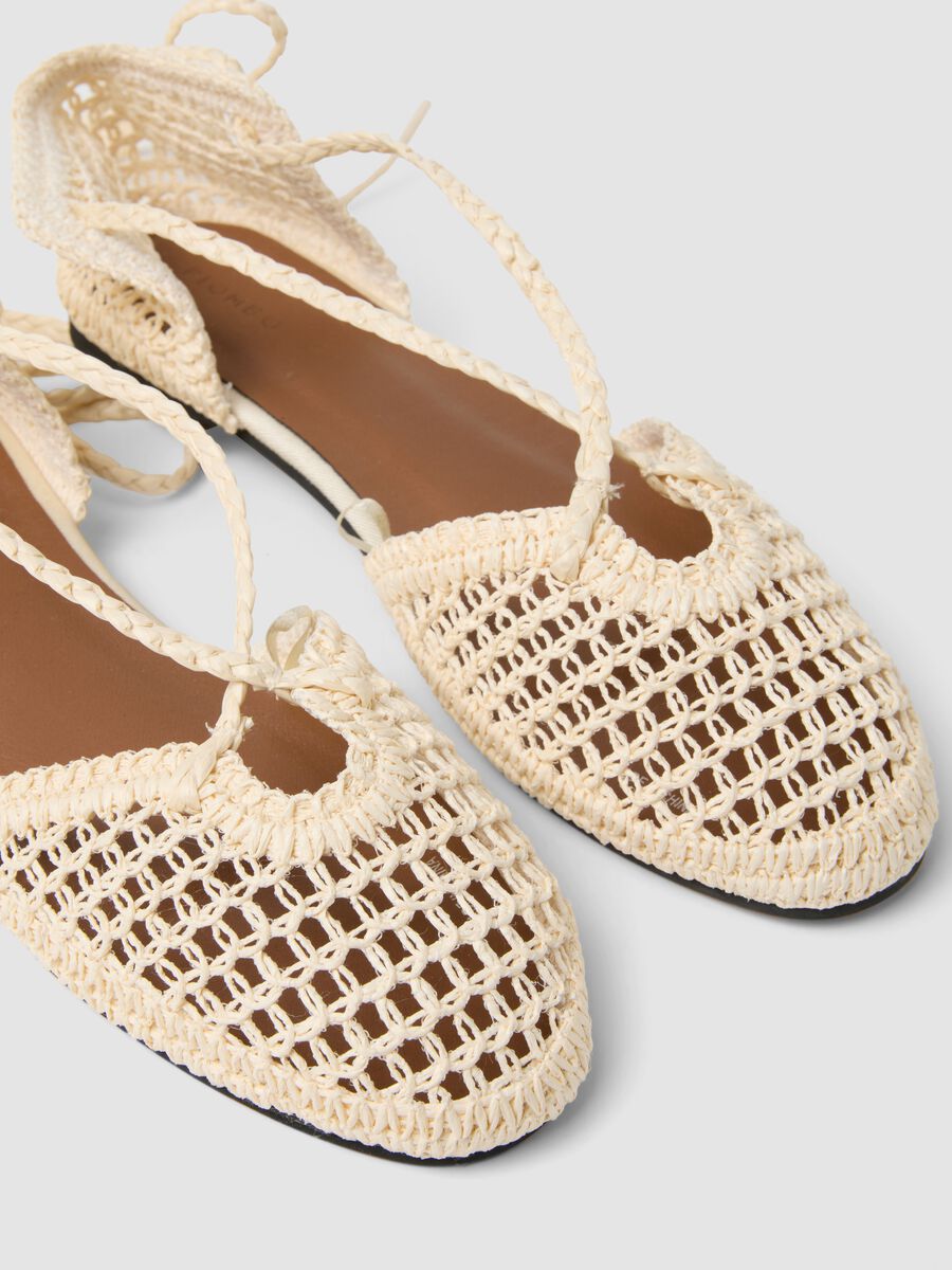 &Mu;&pi;&epsilon;&zeta; &pi;&lambda;&epsilon;&kappa;&tau;ά &sigma;&alpha;&nu;&delta;ά&lambda;&iota;&alpha; &mu;&epsilon; &kappa;&omicron;&rho;&delta;ό&nu;&iota;&alpha;_2