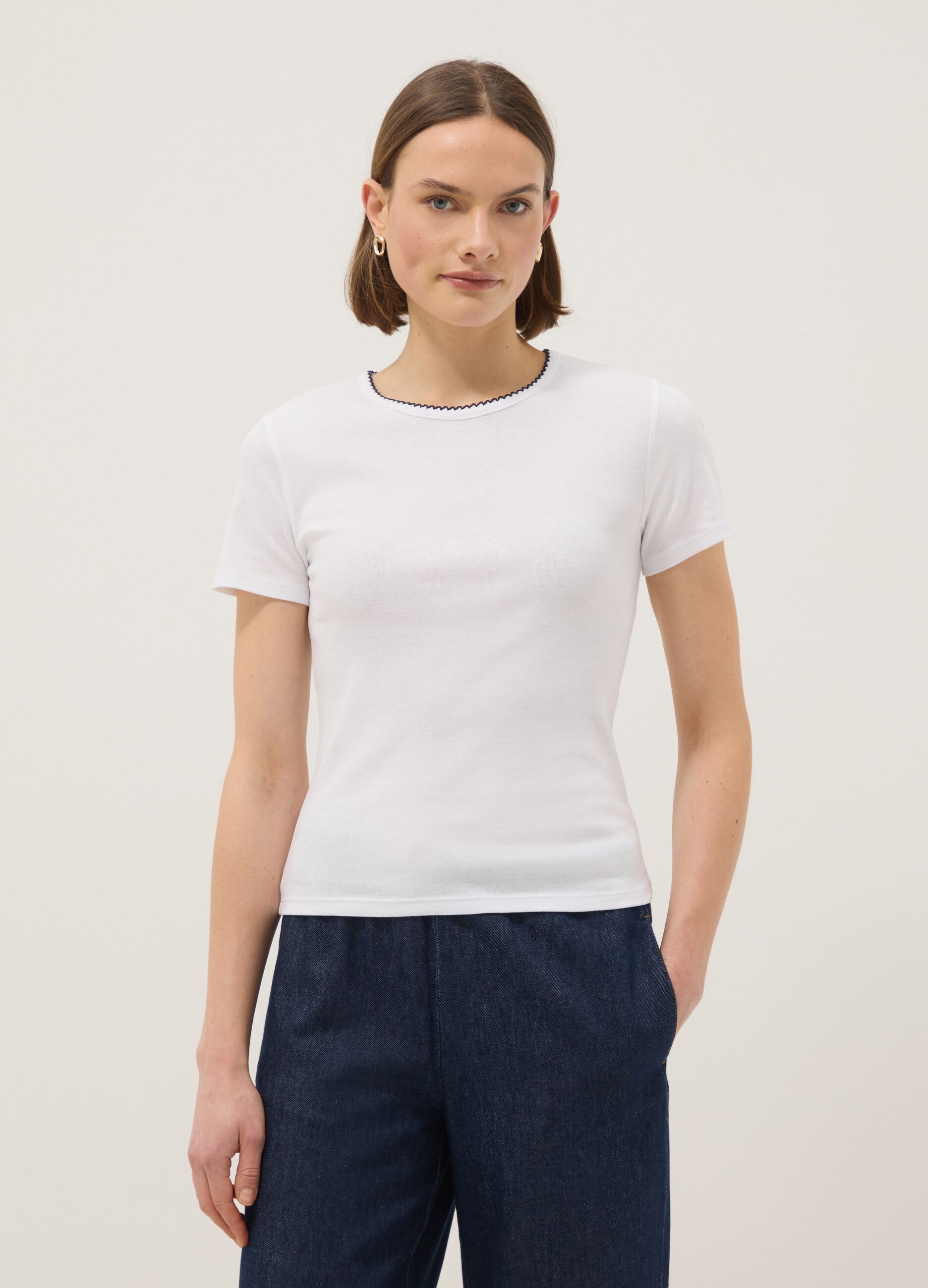 White pure cotton regular fit T-shirt with contrast stitching