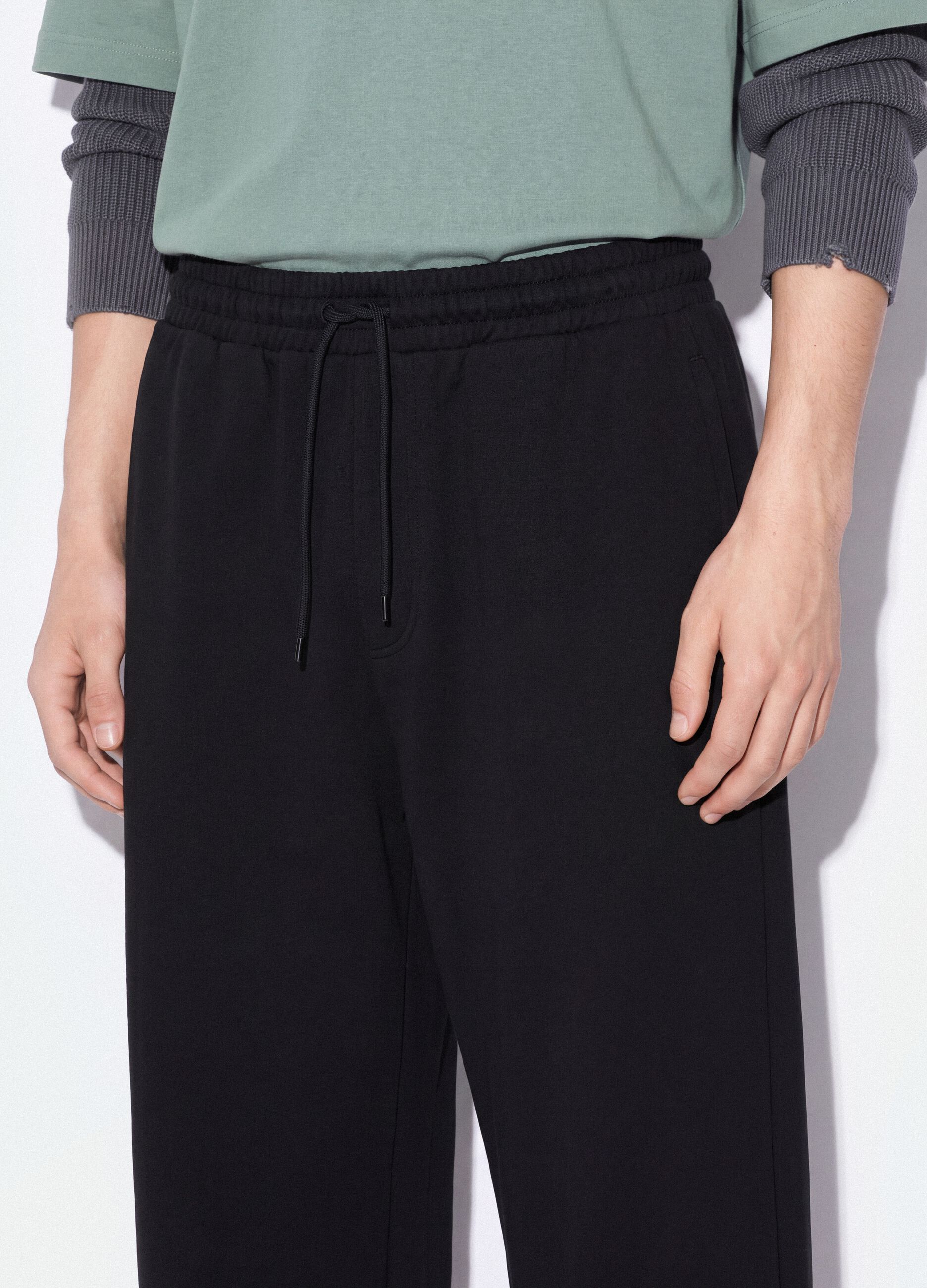 Schwarze Jogger aus reiner Baumwolle mit elastischem Bund, Oversize-Fit