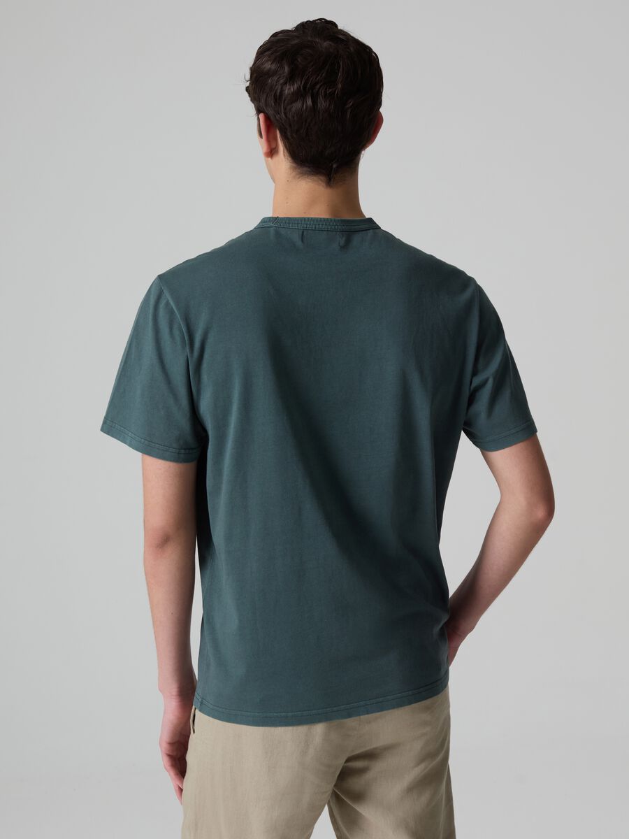 T-shirt with round neck and pocket_2