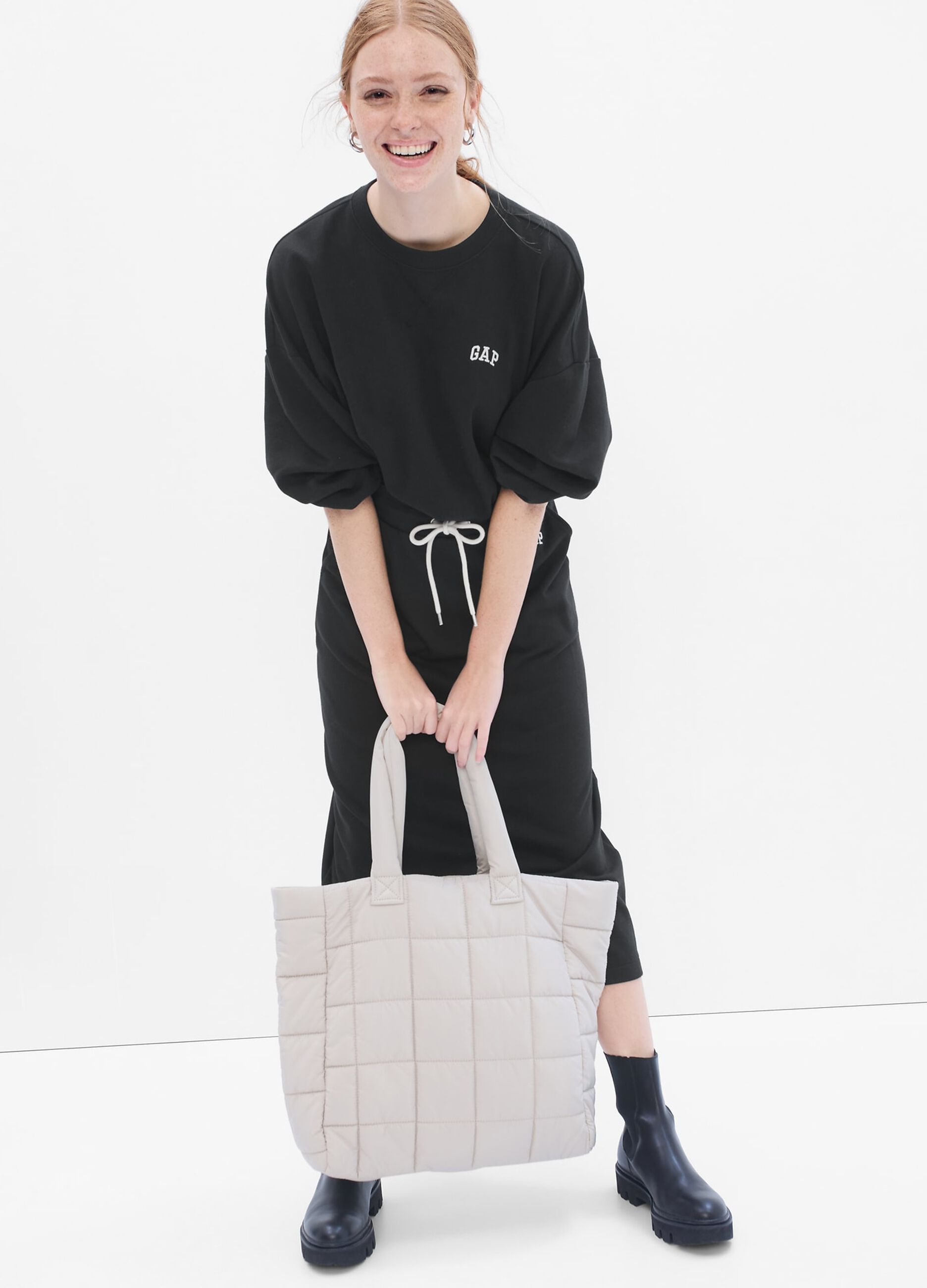 GAP Woman's Black Boxy sweatshirt with embroidered logo | OVS