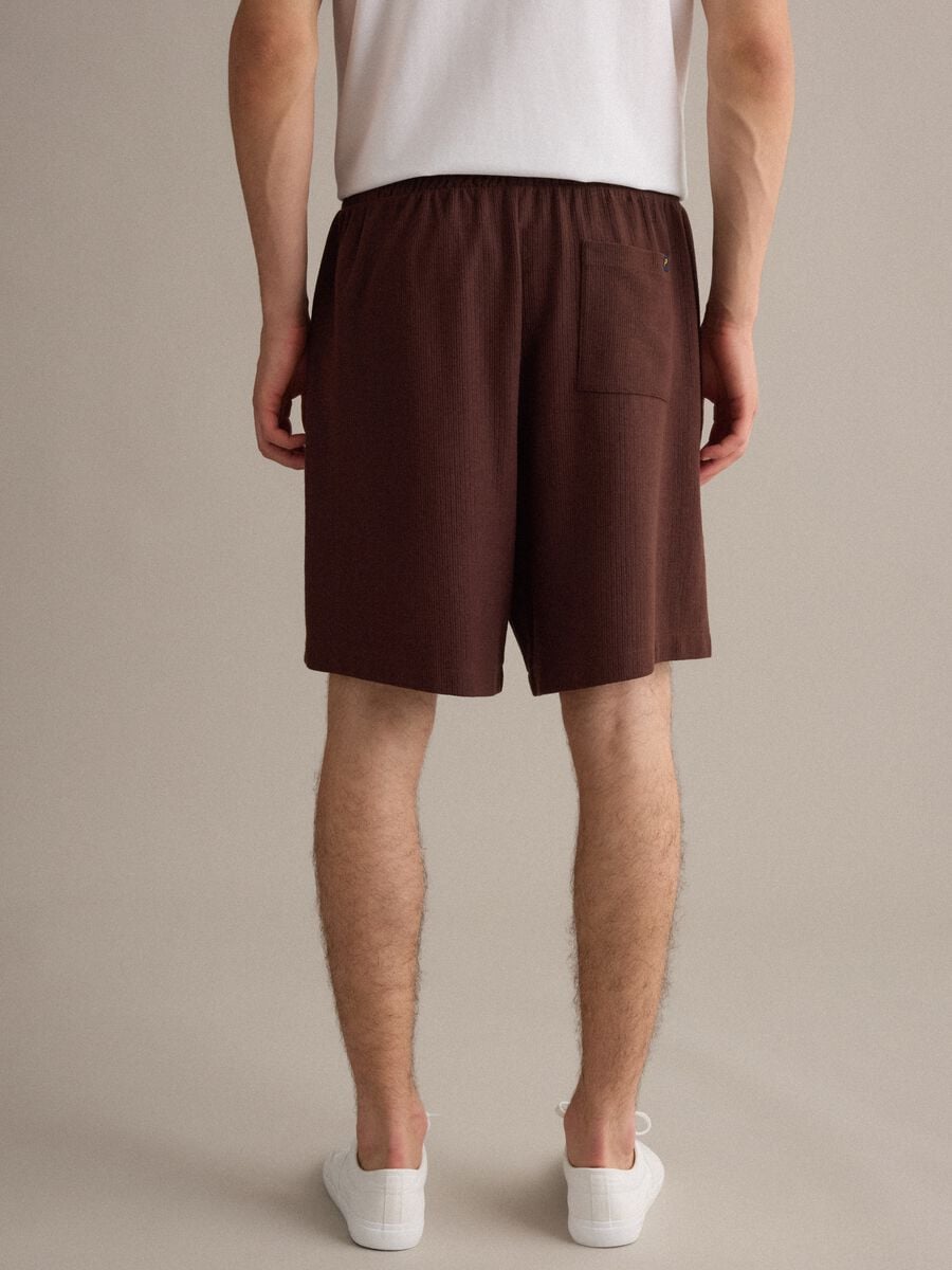 Brown cotton-blend jogger shorts with drawstring, relaxed fit_2