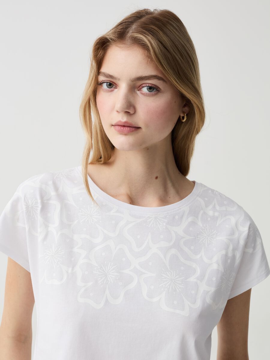 Camiseta de algodón con estampado de flores_1