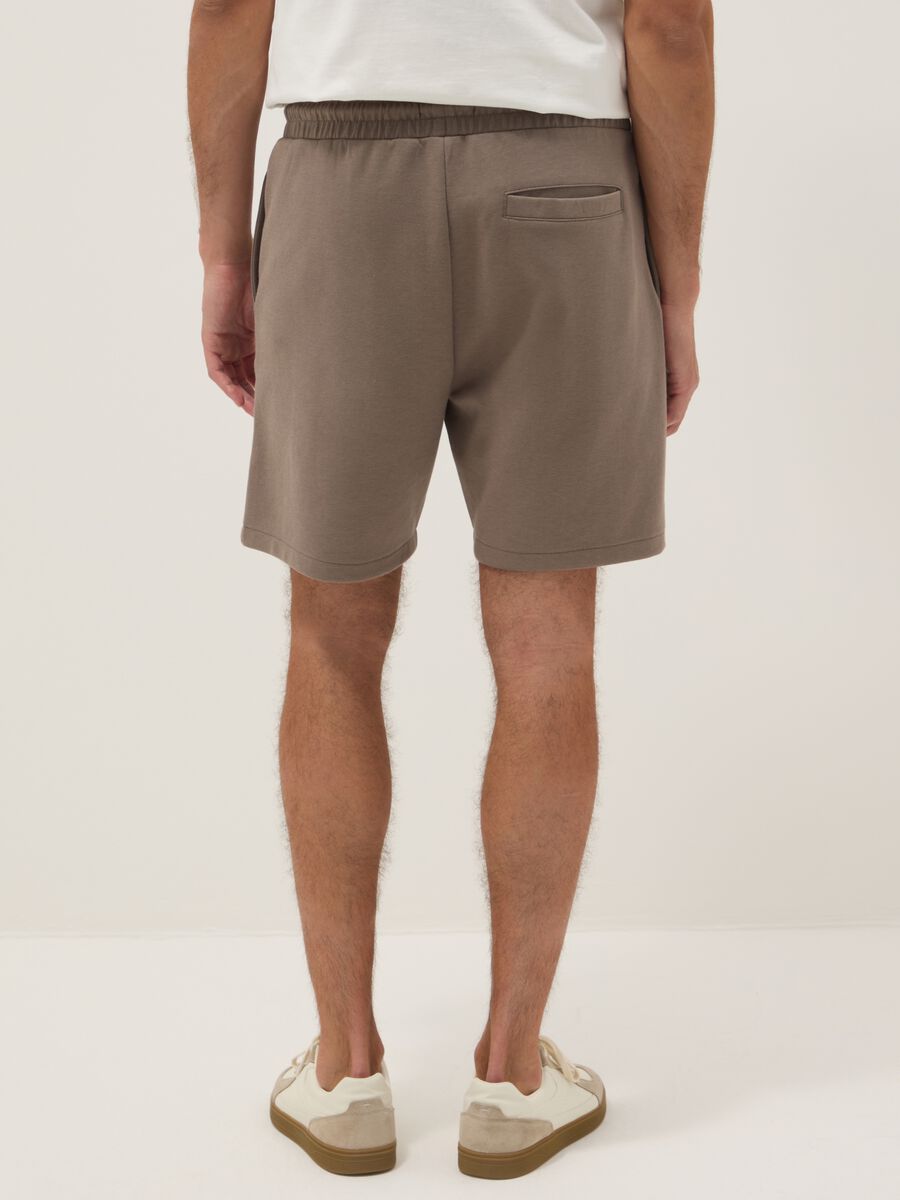Grey cotton-blend shorts with drawstring, regular fit_2