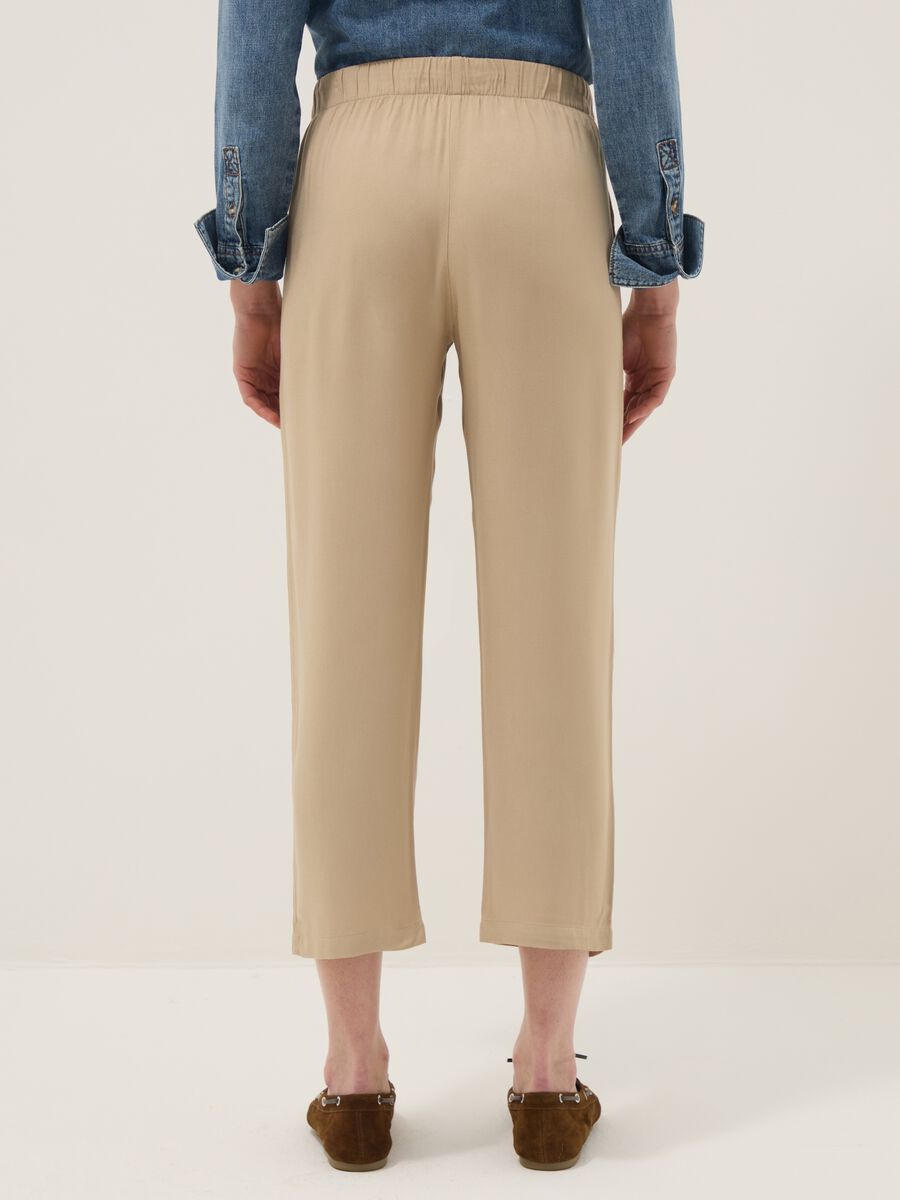 &Mu;&pi;&epsilon;&zeta; &pi;&alpha;&nu;&tau;&epsilon;&lambda;ό&nu;&iota; jogger &alpha;&pi;ό &kappa;&alpha;&theta;&alpha;&rho;ή &beta;&iota;&sigma;&kappa;ό&zeta;&eta; &kappa;&alpha;&nu;&omicron;&nu;&iota;&kappa;ή &epsilon;&phi;&alpha;&rho;&mu;&omicron;&gamma;ή_2