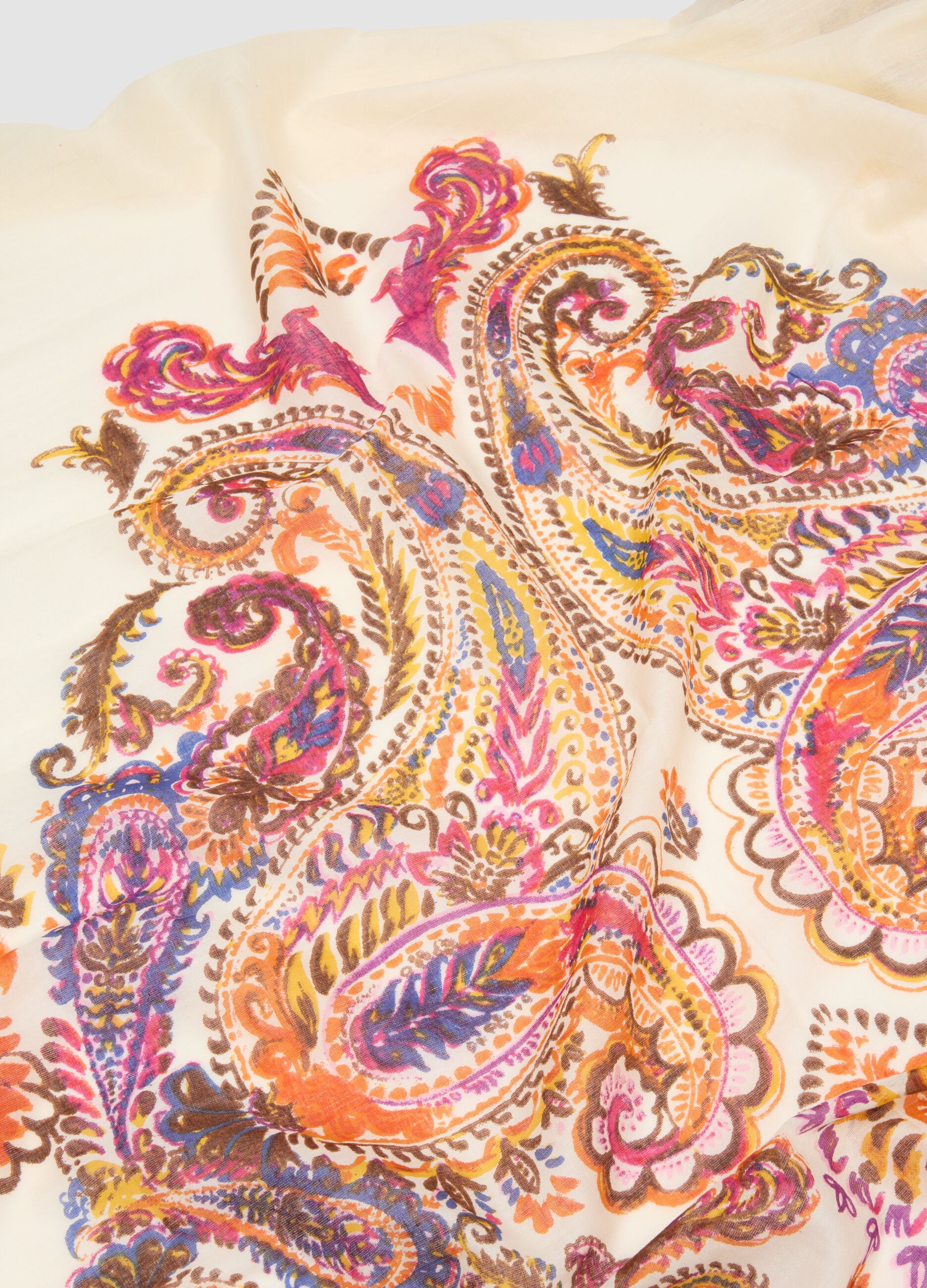 Pa&ntilde;uelo blanco de algod&oacute;n puro con estampado paisley y borlas