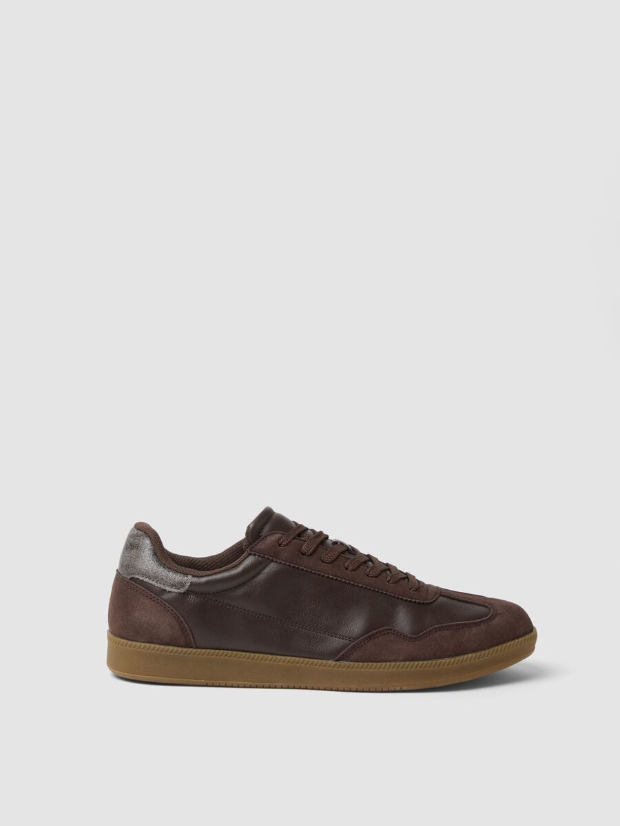 Casual brown trainers with contrast sole_0