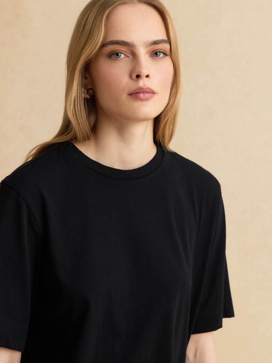 &Mu;&alpha;ύ&rho;&omicron; &kappa;&omicron;&nu;&tau;&omicron;&mu;ά&nu;&iota;&kappa;&omicron; T-shirt &alpha;&pi;ό 100% &beta;&alpha;&mu;&beta;ά&kappa;&iota;_0