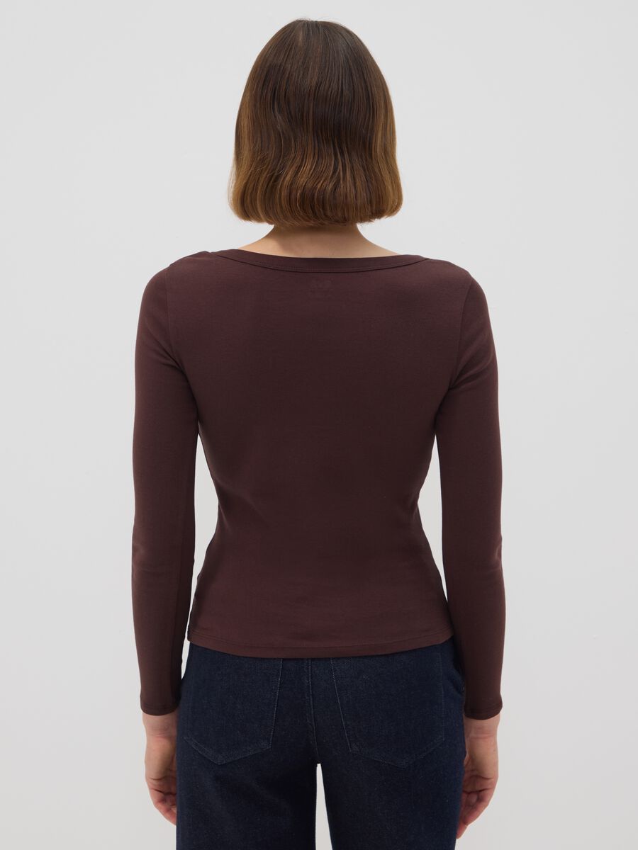 T-shirt marrone in puro cotone con girocollo regular fit_3