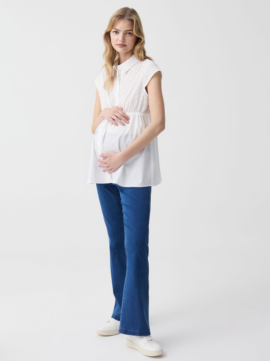 Flare-fit maternity jeans with pockets_0