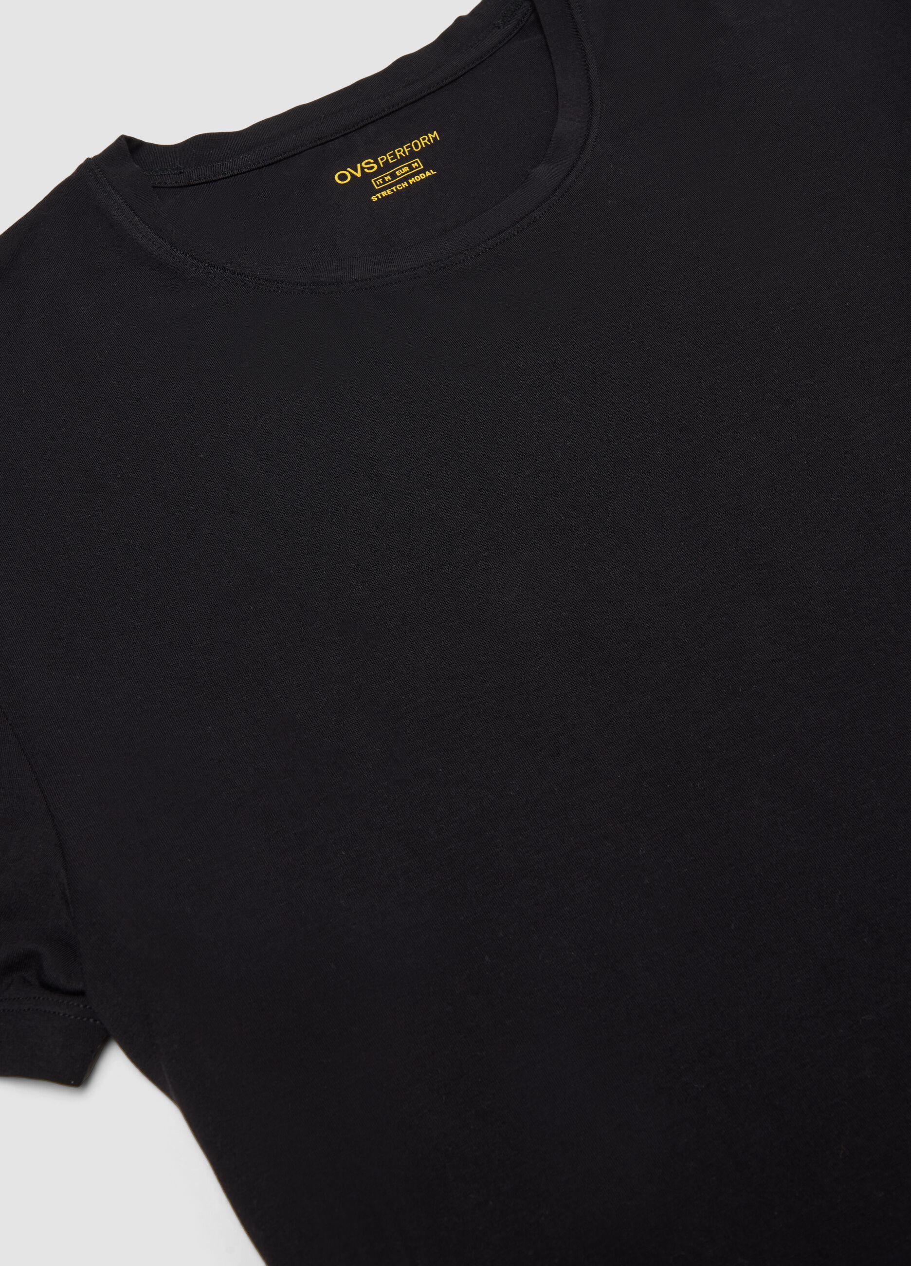 Schwarzes T-Shirt aus elastischem Modal, Regular Fit