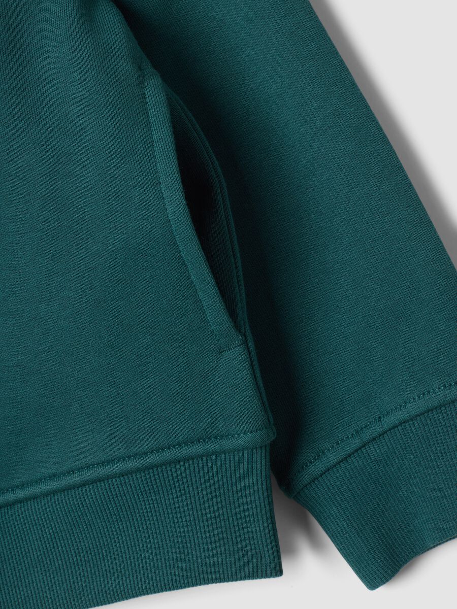 Felpa verde con colletto in puro cotone organico_3