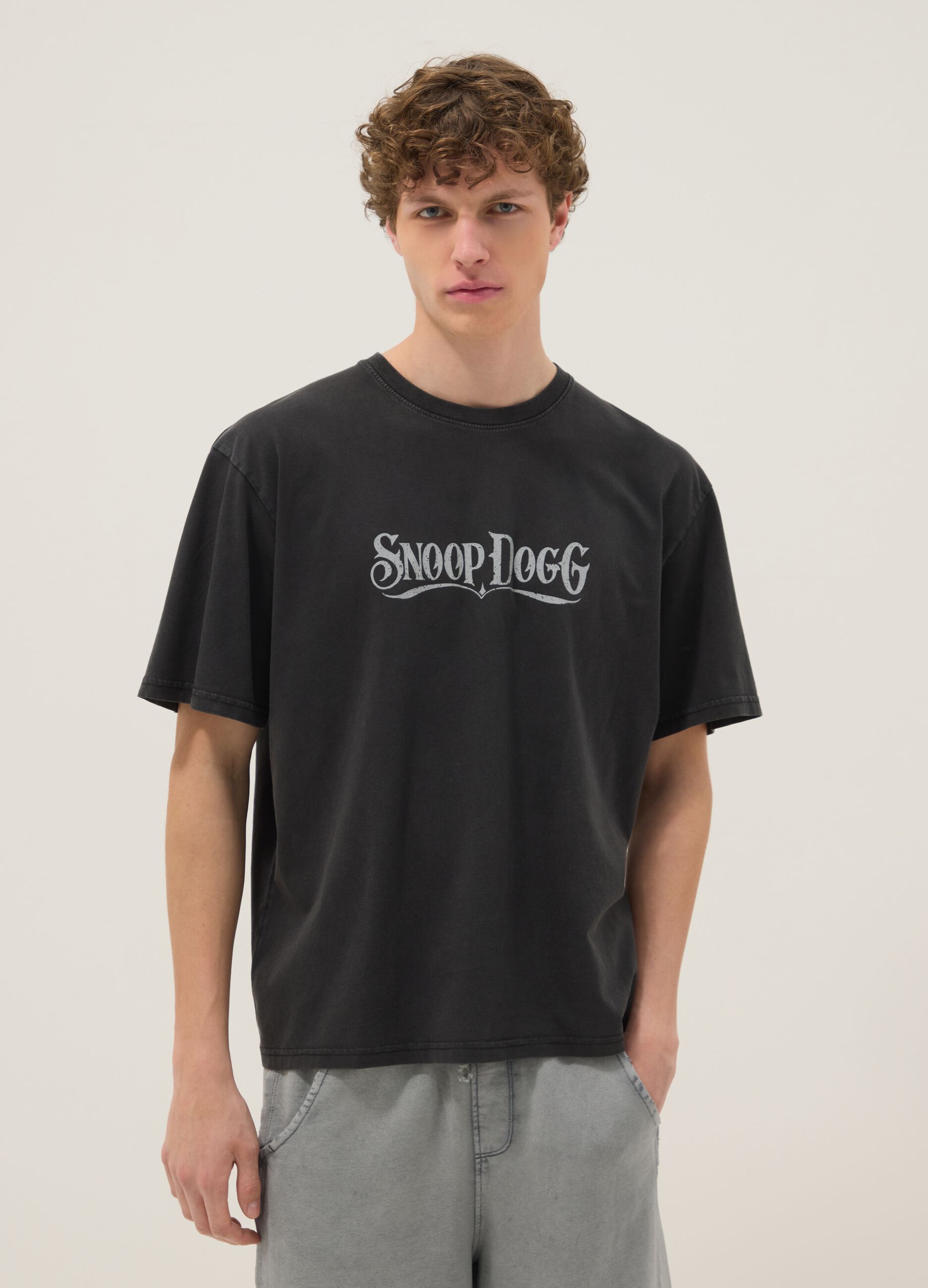 Schwarzes Relaxed-Fit-T-Shirt aus reiner Baumwolle mit Snoop-Dogg-Schriftzug