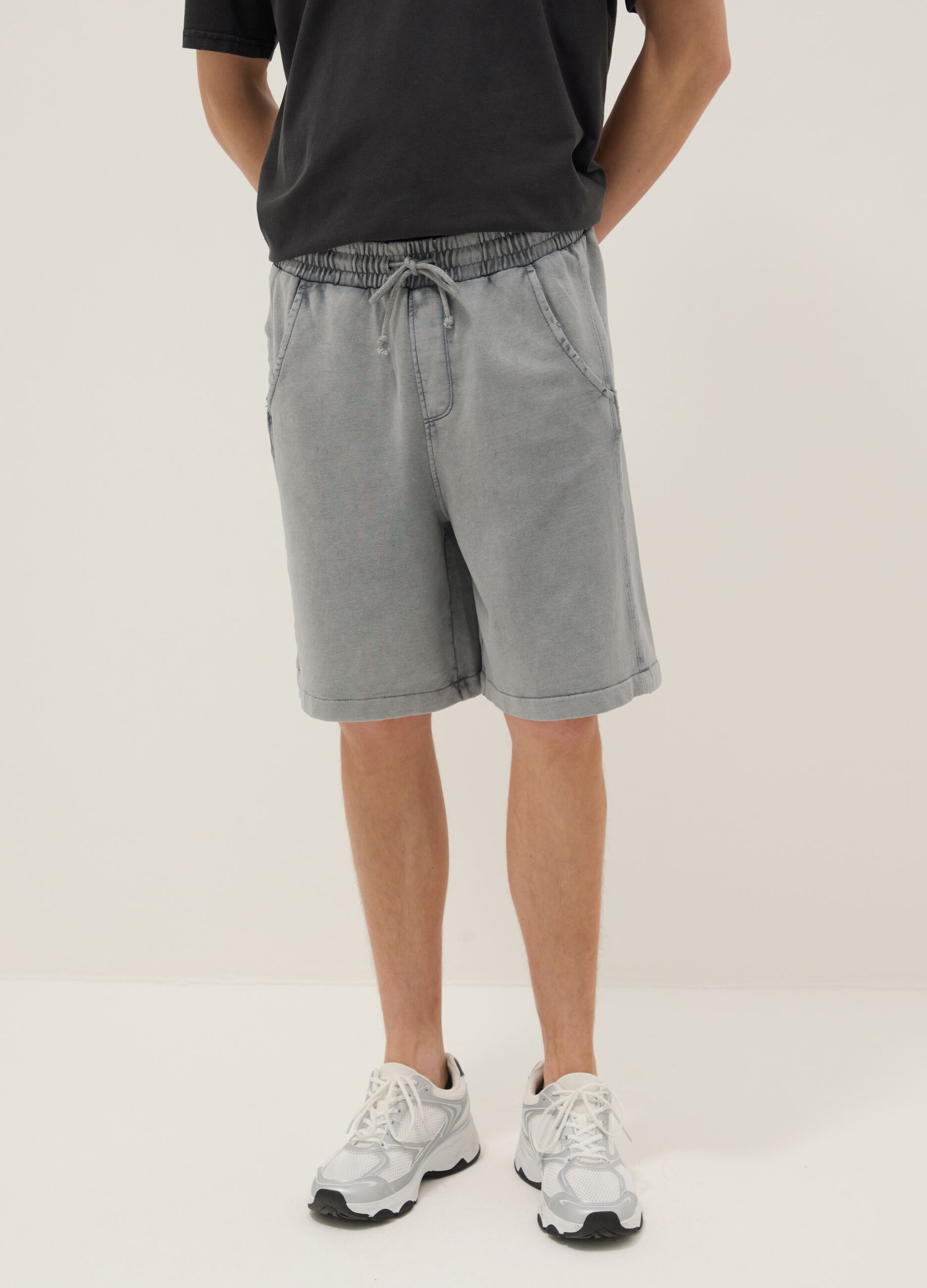 Grey cotton-blend shorts with elasticated waist