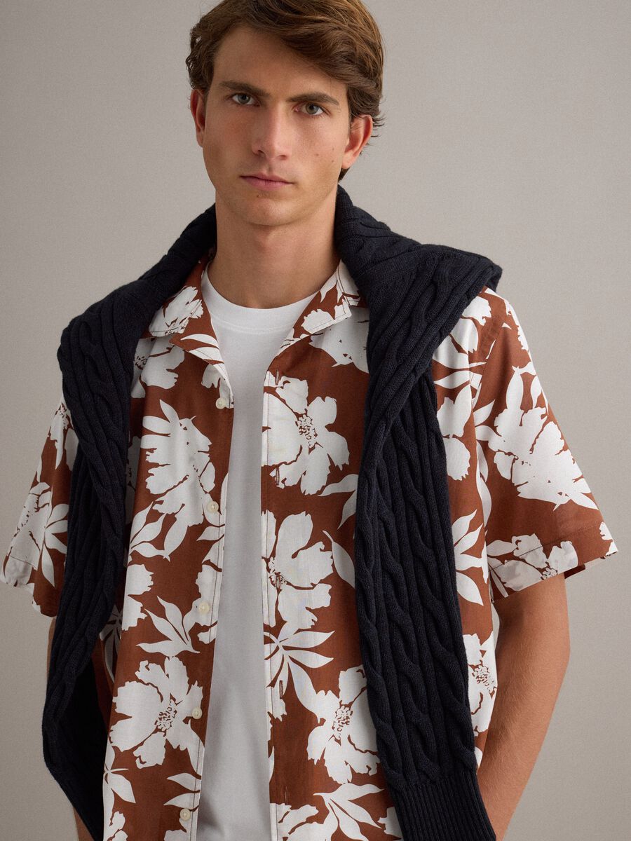Mehrfarbiges Regular-Fit-Hemd aus reiner Baumwolle mit Blumenmuster_0