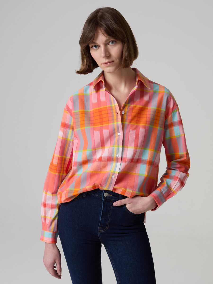 Camisa de algodón y lino con estampado de cuadros_0