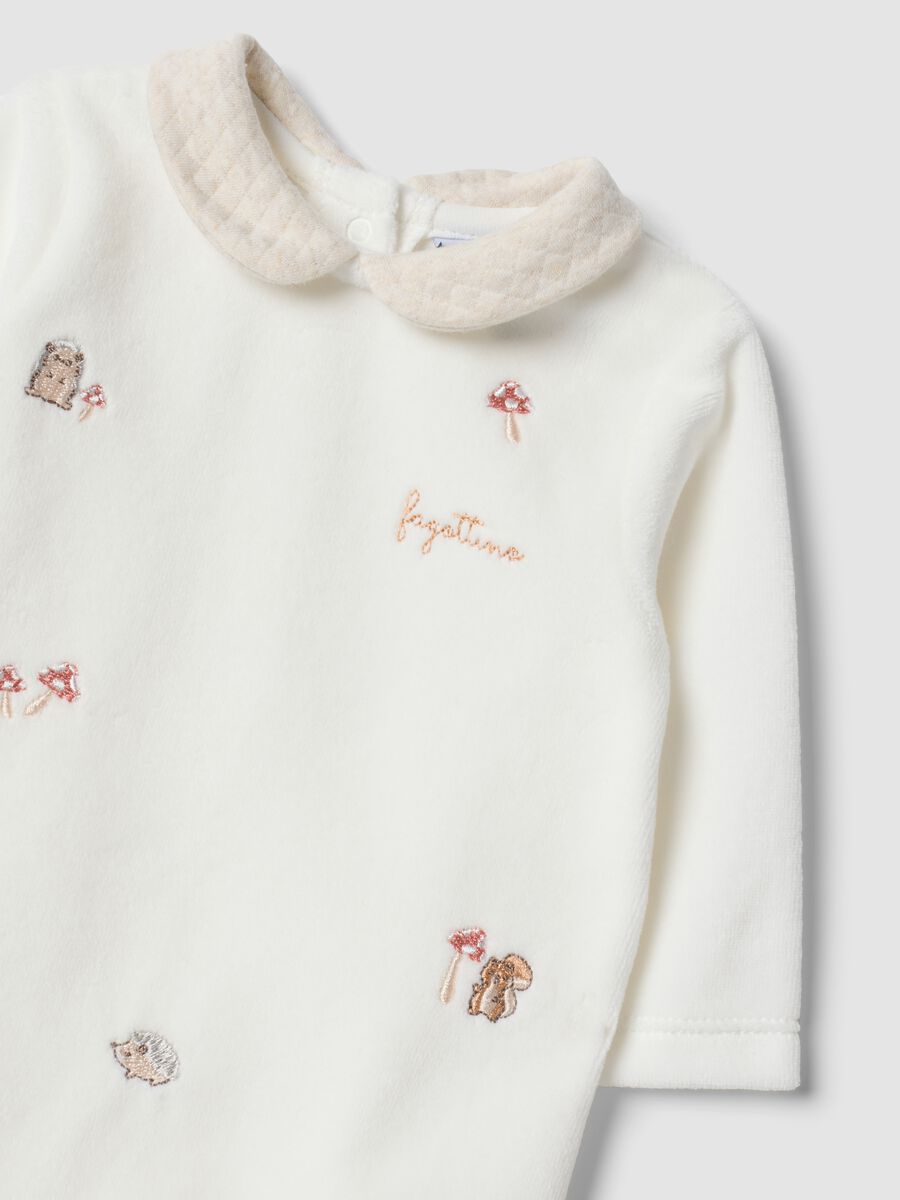 White organic cotton-blend baby sleepsuit with collar and animal embroidery_2