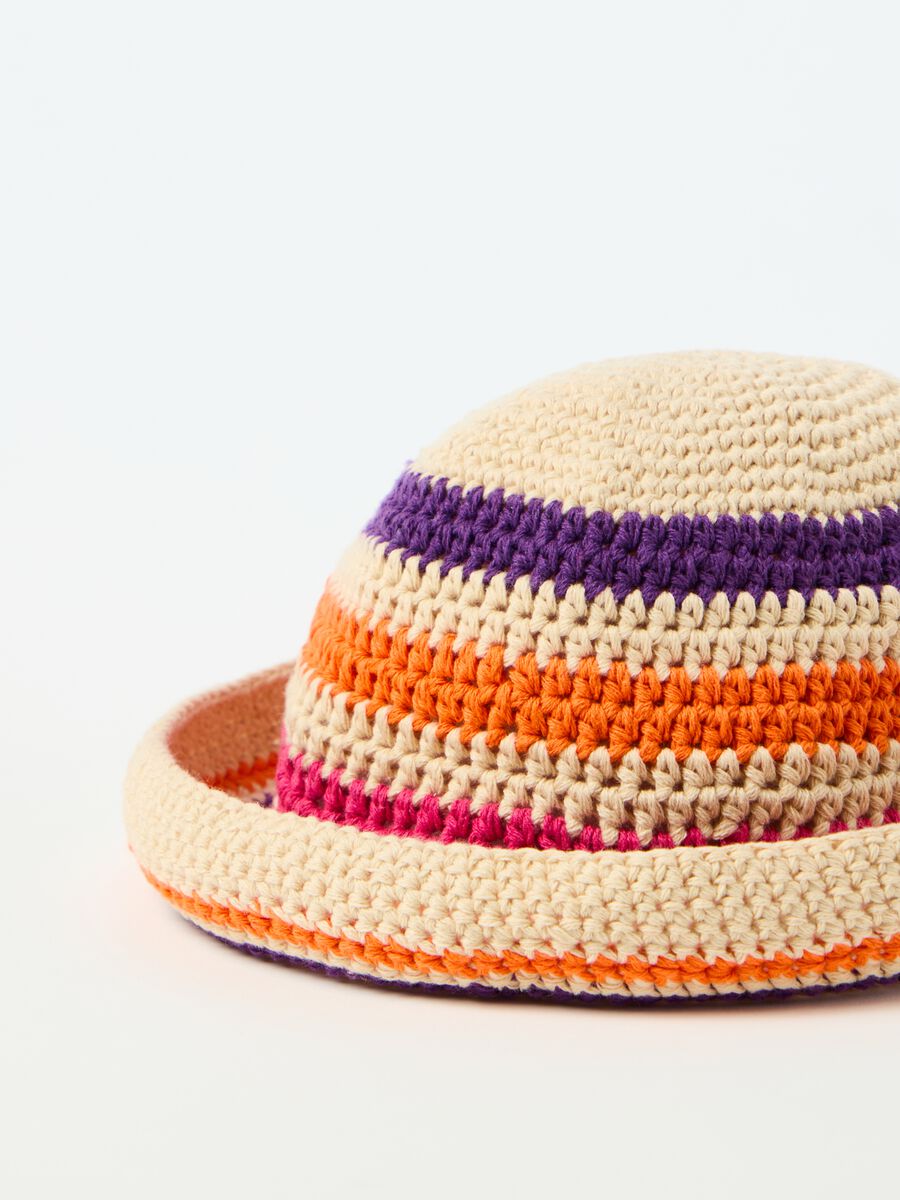 Cappello in cotone crochet a righe_0