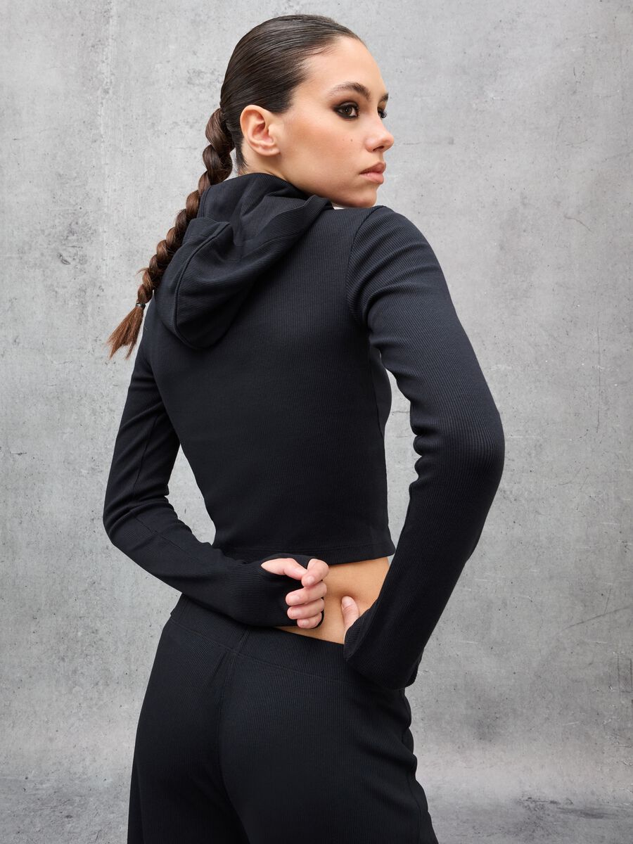 Sudadera con Capucha Negra Acanalada_4