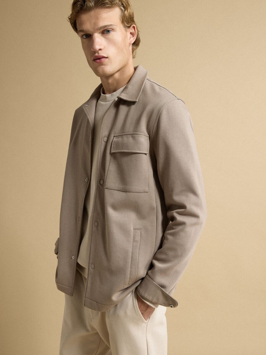 Breathable brown cotton-blend shacket with regular collar and fit_0