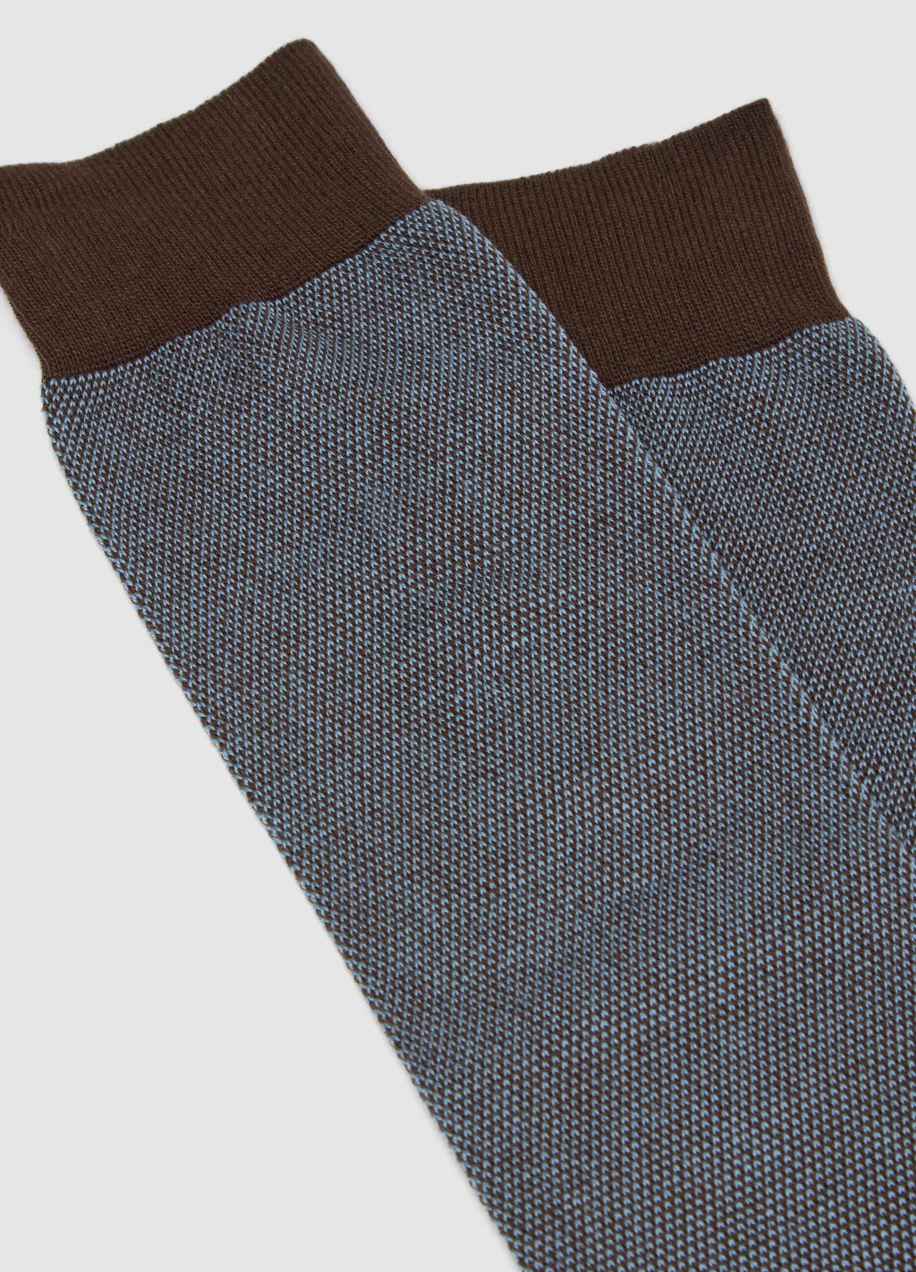 Men&rsquo;s brown long socks in stretch cotton