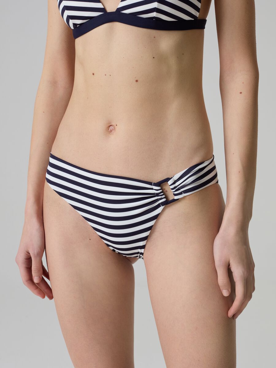 Striped bikini bottoms with buckle_2