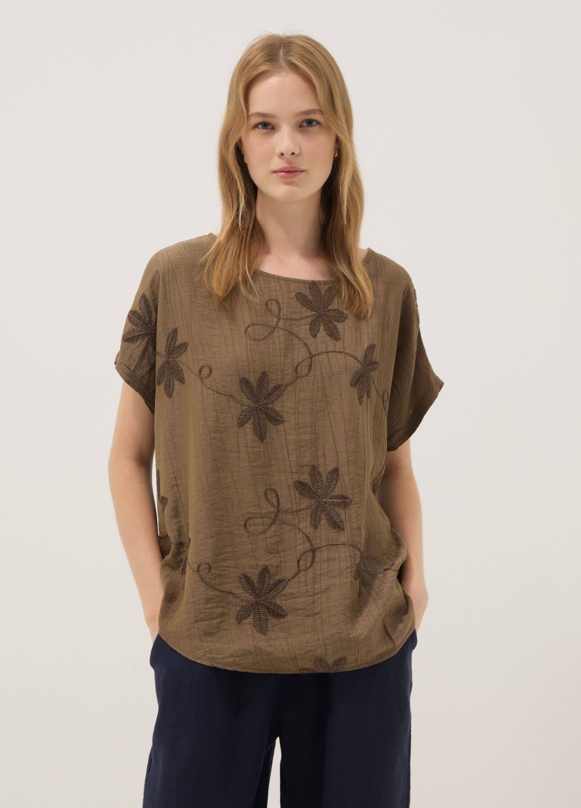 Brown viscose-blend blouse with floral embroidery