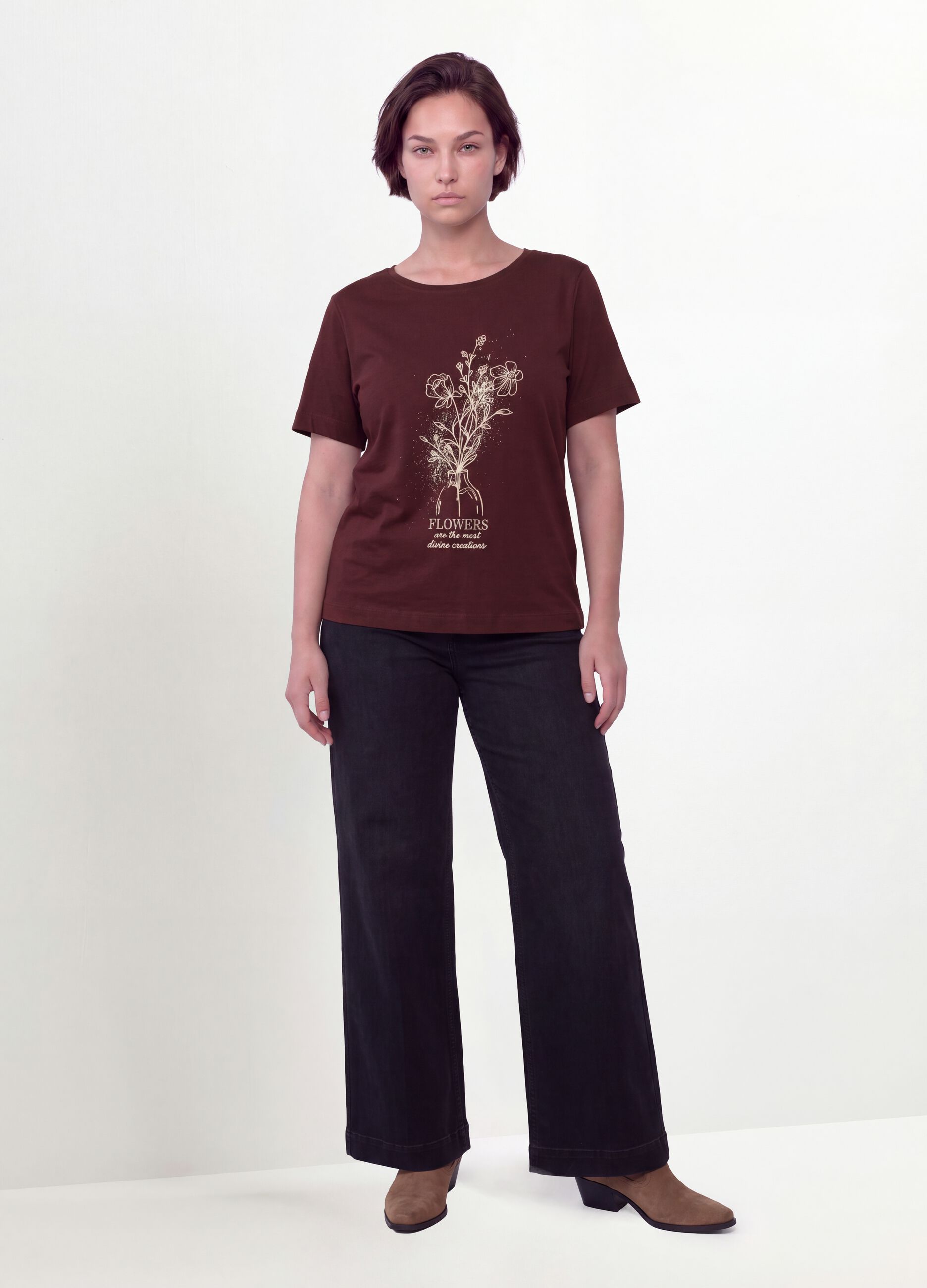 &Kappa;ό&kappa;&kappa;&iota;&nu;&omicron; T-shirt &alpha;&pi;ό 100% &beta;&alpha;&mu;&beta;ά&kappa;&iota; &mu;&epsilon; &phi;&lambda;&omicron;&rho;ά&lambda; &sigma;&tau;ά&mu;&pi;&alpha;, &kappa;&alpha;&nu;&omicron;&nu;&iota;&kappa;ή &epsilon;&phi;&alpha;&rho;&mu;&omicron;&gamma;ή